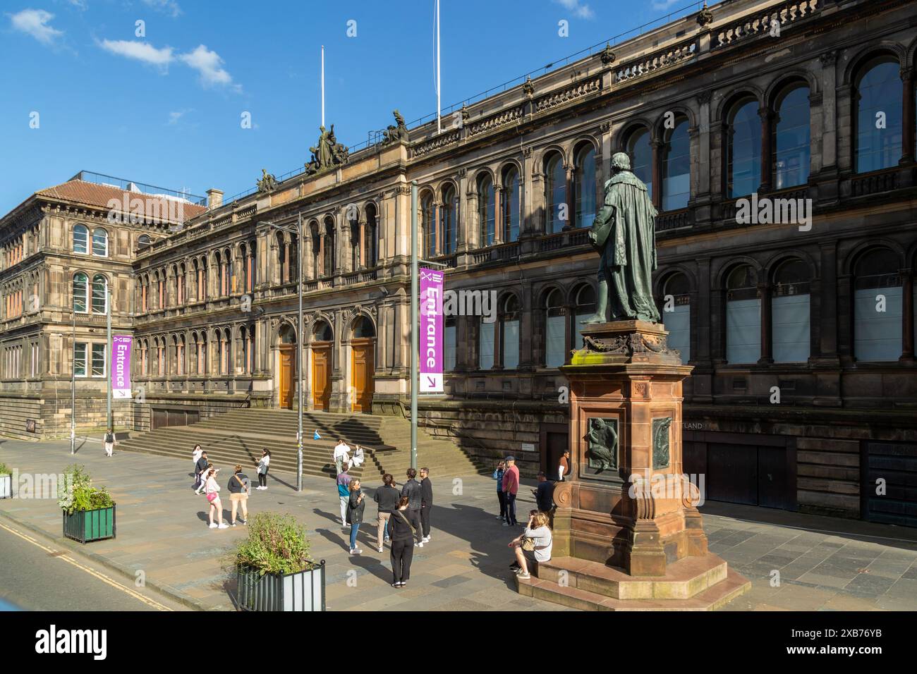William Chambers Monument vor dem National Museum of Scotland Stockfoto