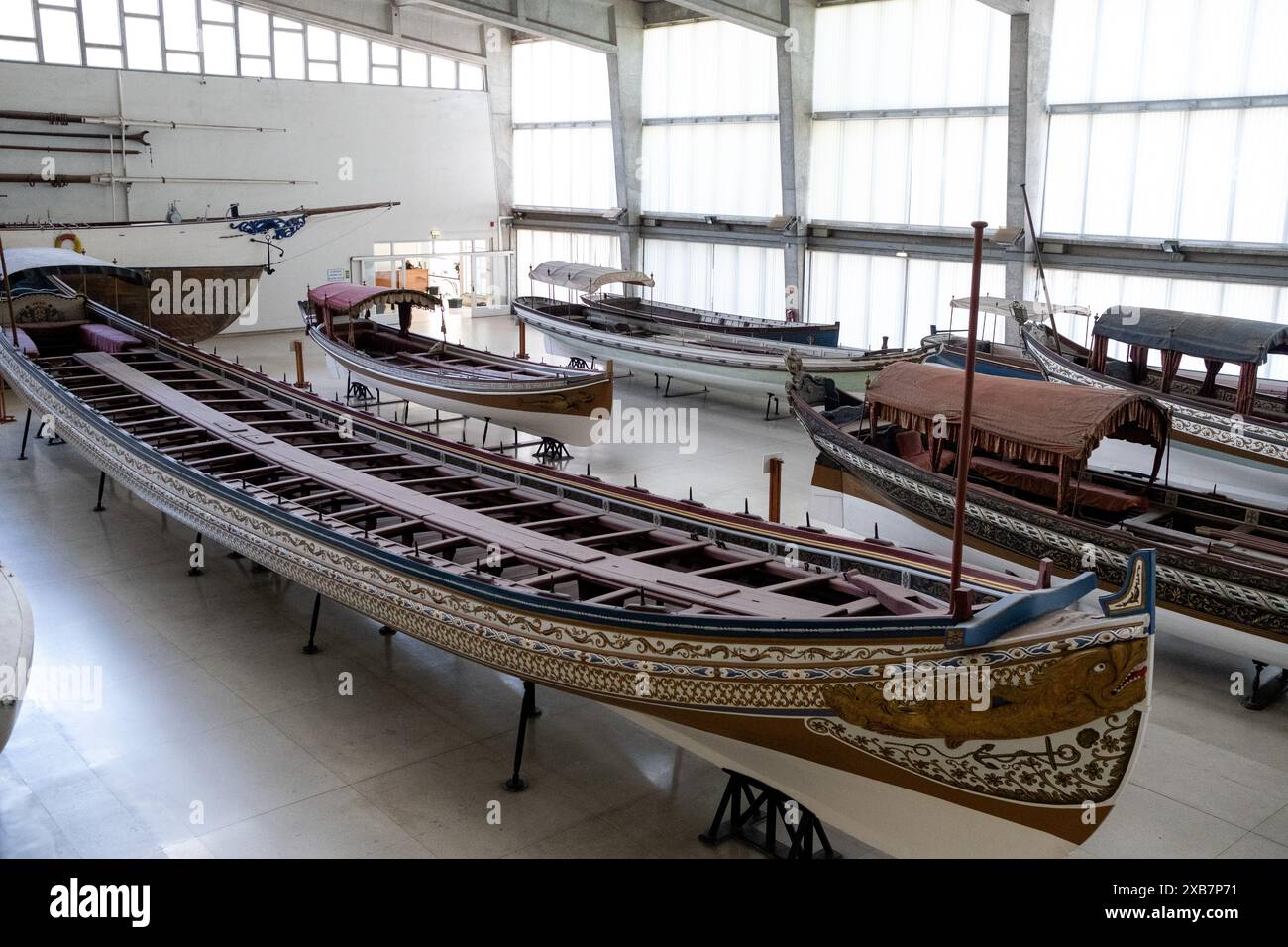 Halle mit dem alten Marinemuseum Boot in Lissabon, Hauptstadt Portugals am 30. April 2022. Hall avec bateau ancien musee de la Marine a Lisbonne, capitale du Por Stockfoto