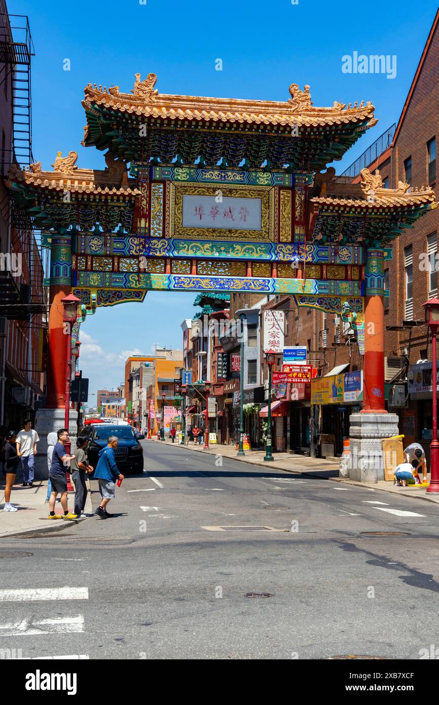 Beeindruckendes Tor zu Philadelphias Stadtviertel Chinatown. Bundesstaat Pennsylvania, USA. Stockfoto