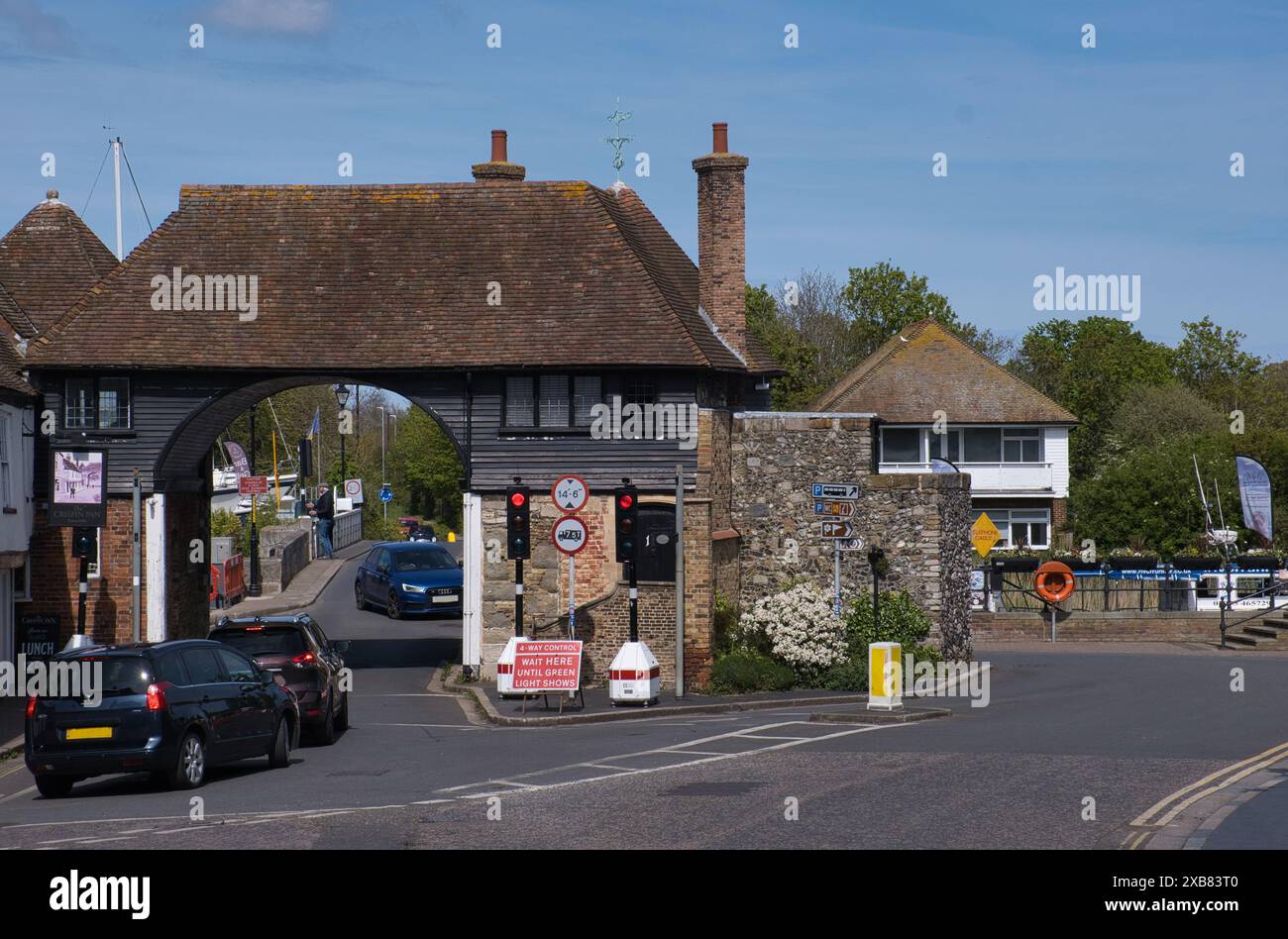 Das Barbican Gate House in Sandwich, kent im frühen Frühling Stockfoto