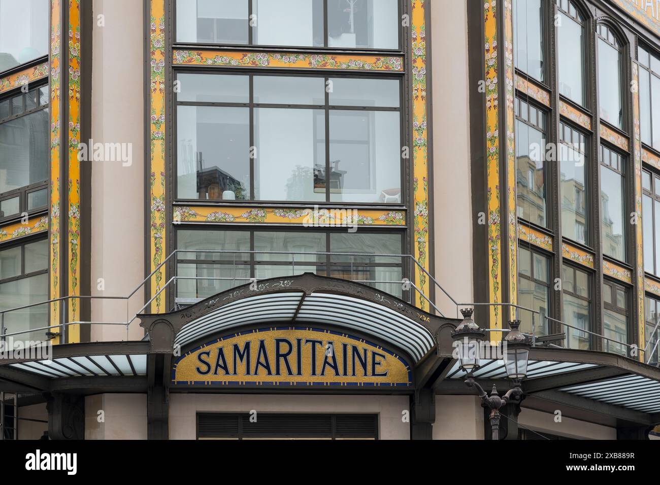 Kaufhaus La Samaritaine, ikonisches Art déco-Logo. Luxuseinkaufsstraße. Rue de Rivoli. Paris, Frankreich, Europa, Europäische Union, EU Stockfoto