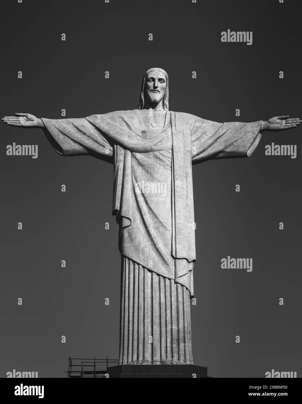 Ein einfarbiges Bild der Christus-Erlöser-Statue in Rio de Janeiro, Brasilien Stockfoto