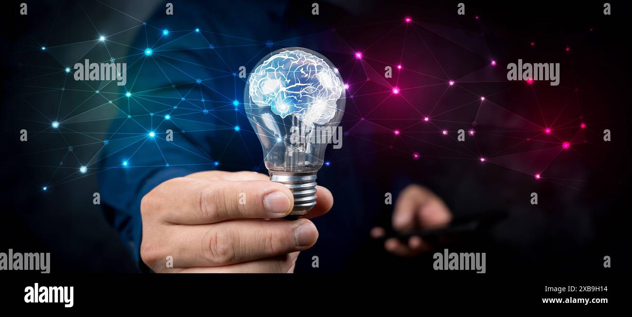 Das Konzept der künstlichen Intelligenz (KI). Handgriff-Gehirn mit strahlendem Drahtmodell, neuronalen Netzwerken in einer Glühbirne innovativer Unternehmensnetzwerktechnologie Stockfoto