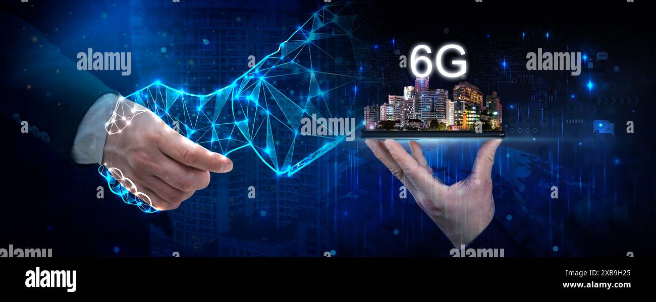 Geschäftsmann hält Smartphone mit Kartenpunkt Globale Netzwerkverbindung 6G.Konzept Netzwerktechnologien und soziale Interaktion. Digitales 6G-Netzwerk Stockfoto