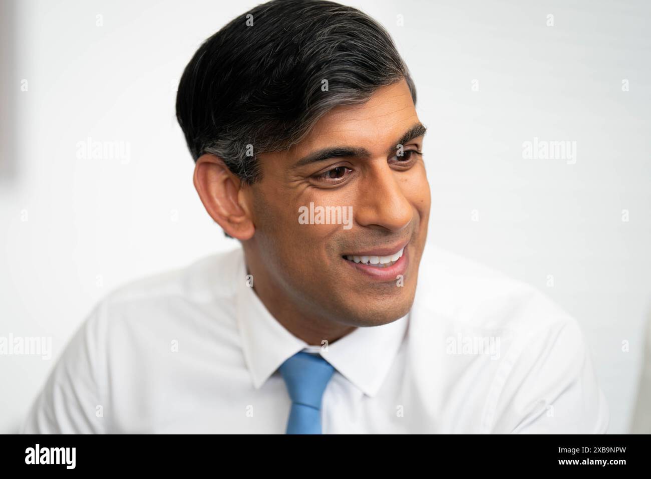 Premierminister Rishi Sunak während eines Besuchs am Silverstone University Technical College (UTC) in Towcester, Northamptonshire, nachdem er das allgemeine Wahlprogramm der Konservativen Partei gestartet hatte. Bilddatum: Dienstag, 11. Juni 2024. Stockfoto