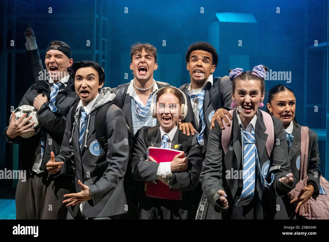 London, Großbritannien. 11. Juni 2024. Die Besetzung tritt bei einem Fotobesuch für Babys das Musical im anderen Palace Theatre in Victoria auf. Die Show ist ein neues britisches Coming-of-Age-Musical mit Musik und Texten von Jack Godfrey unter der Regie von Martha Geelan. Sie läuft vom 31. Mai bis 14. Juli. Quelle: Stephen Chung / Alamy Live News Stockfoto