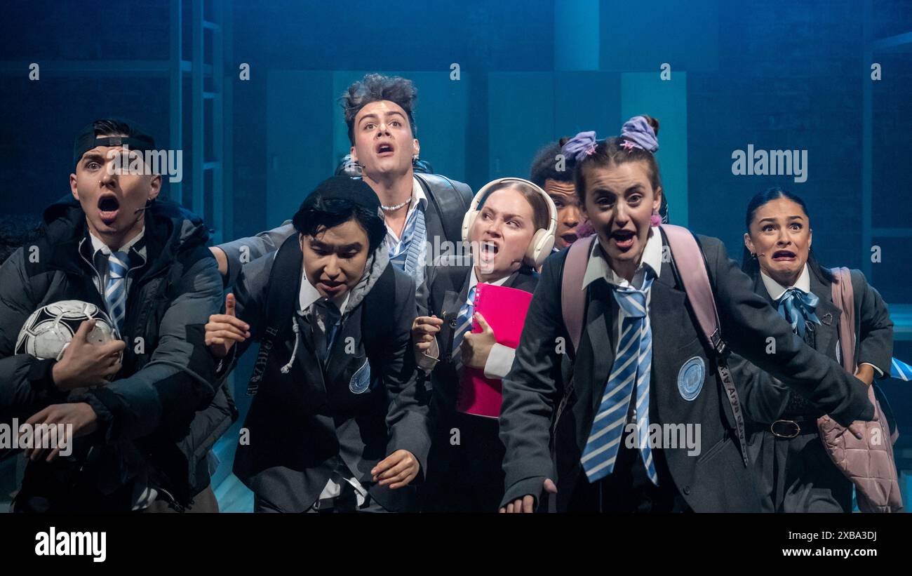 London, Großbritannien. 11. Juni 2024. Die Besetzung tritt bei einem Fotobesuch für Babys das Musical im anderen Palace Theatre in Victoria auf. Die Show ist ein neues britisches Coming-of-Age-Musical mit Musik und Texten von Jack Godfrey unter der Regie von Martha Geelan. Sie läuft vom 31. Mai bis 14. Juli. Quelle: Stephen Chung / Alamy Live News Stockfoto