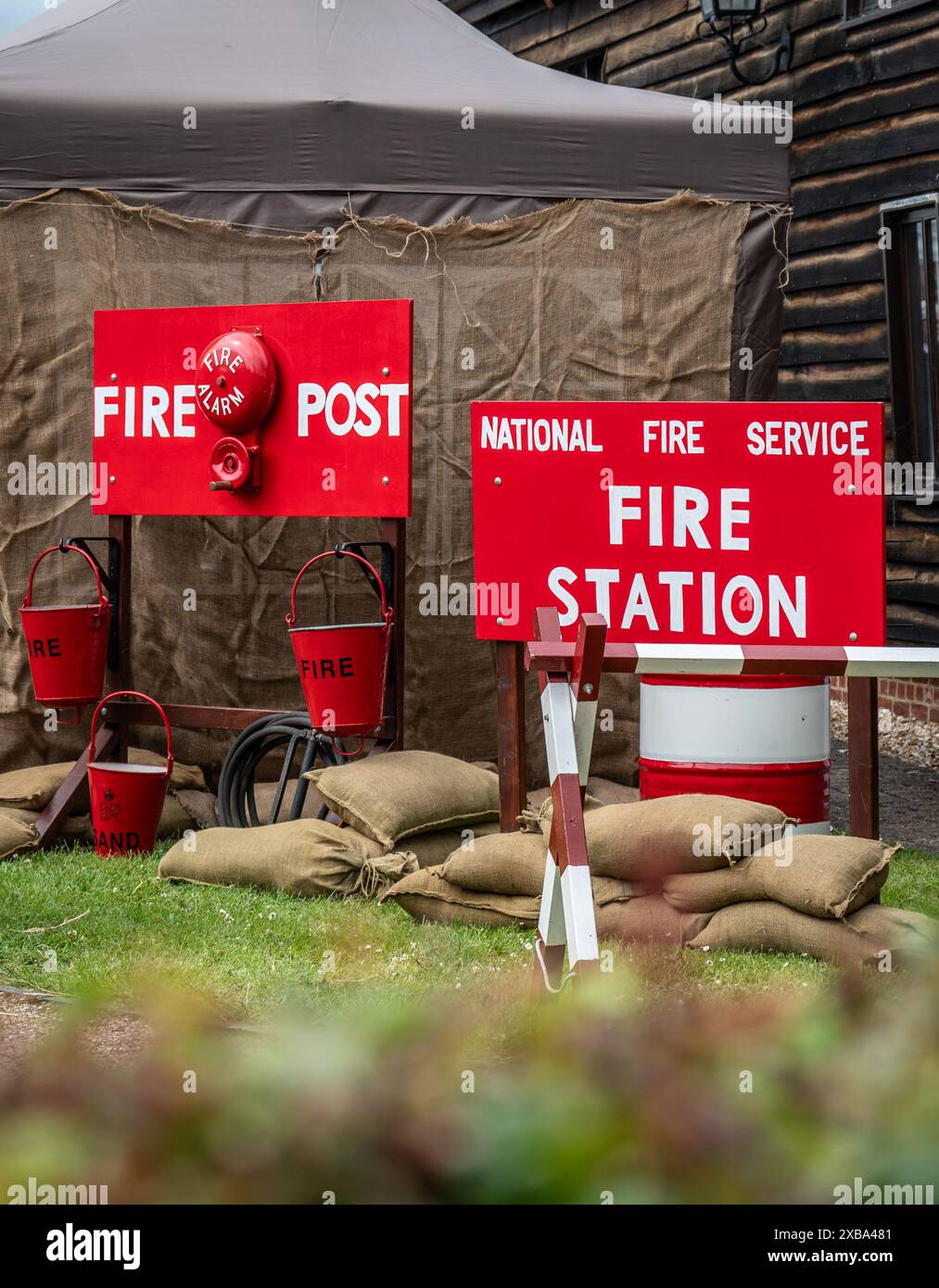 Erinnerungsstücke der Feuerwehr aus dem 2. Weltkrieg während des Southwick D-Day Revival in Hampshire im Juni 2024. Stockfoto