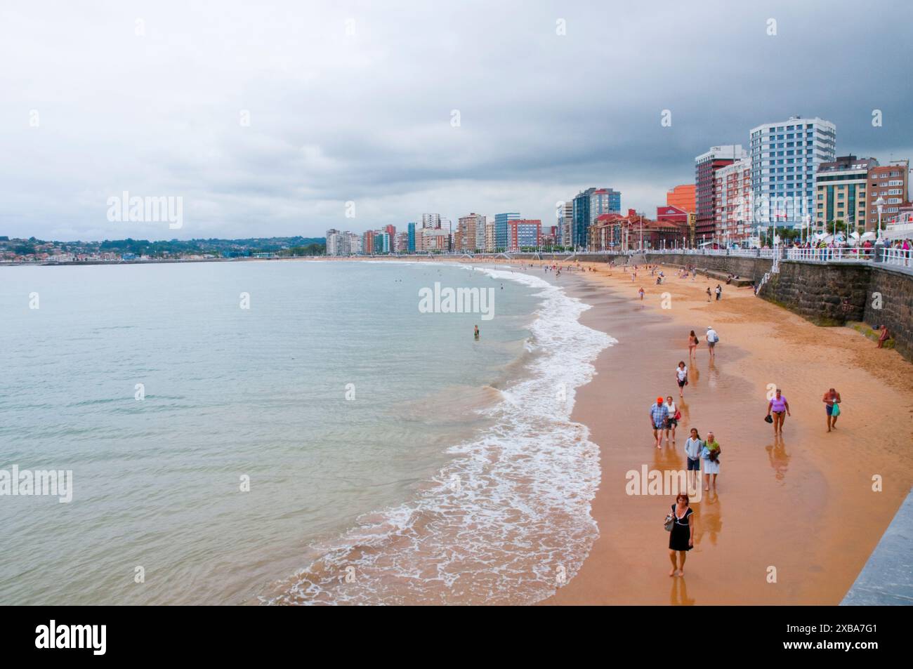 Strand von San Lorenzo. Gijón, Asturien, Spanien. Stockfoto