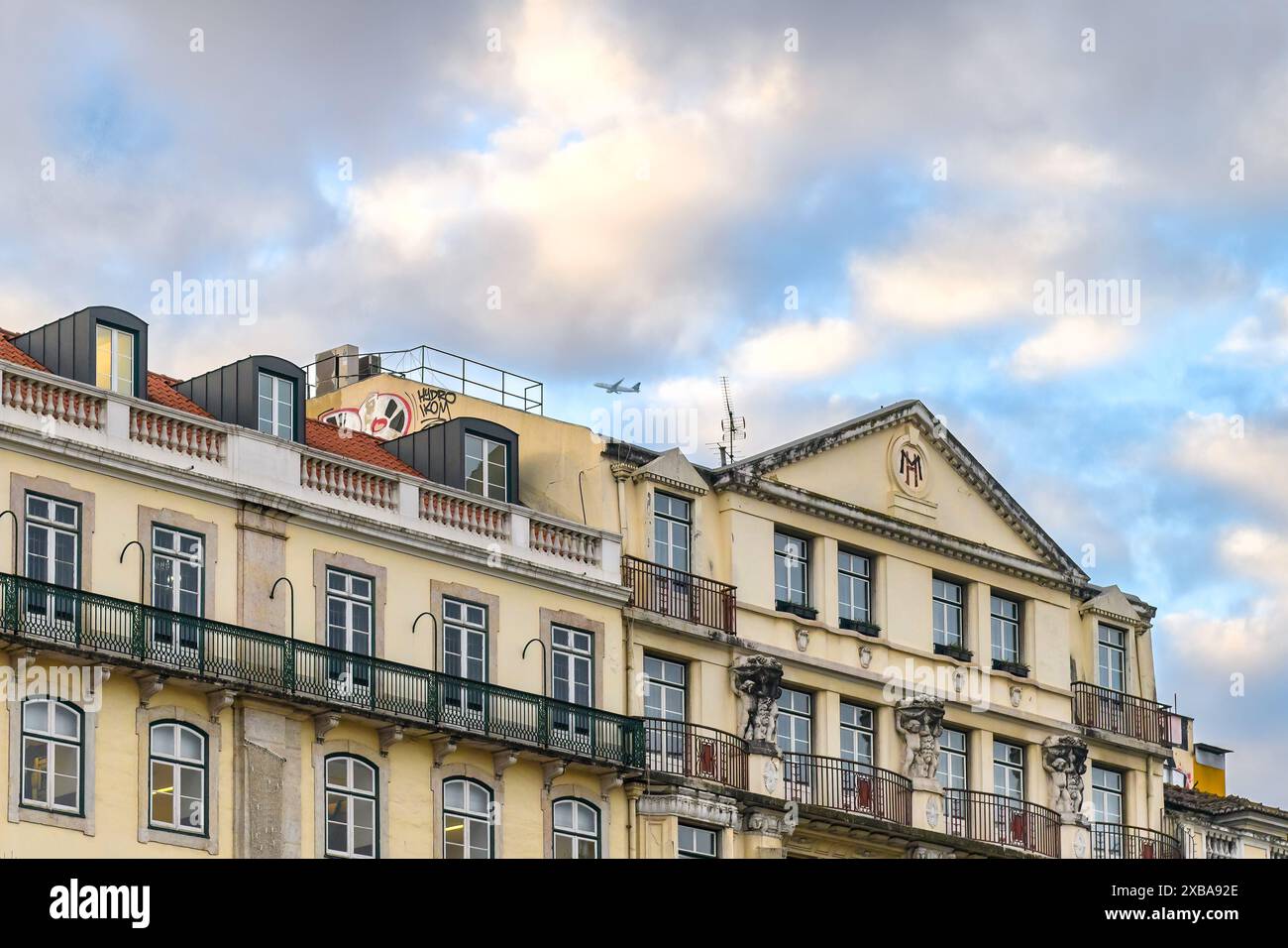 Fassade eines alten Gebäudes in der Innenstadt. Stockfoto