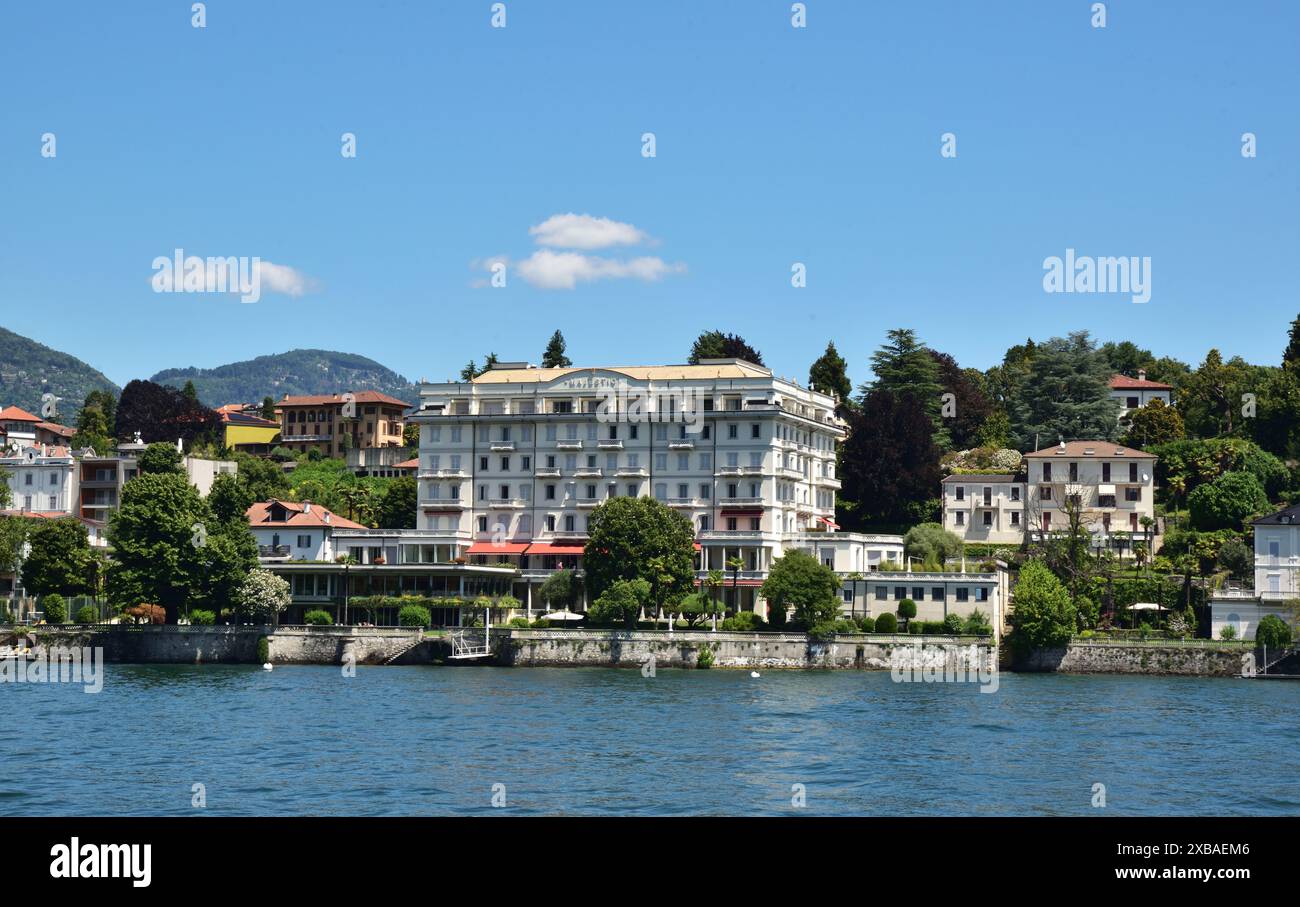 Das Grand Hotel Majestic dominiert die Küste von Pallanza am Lago Maggiore, Italien. Stockfoto