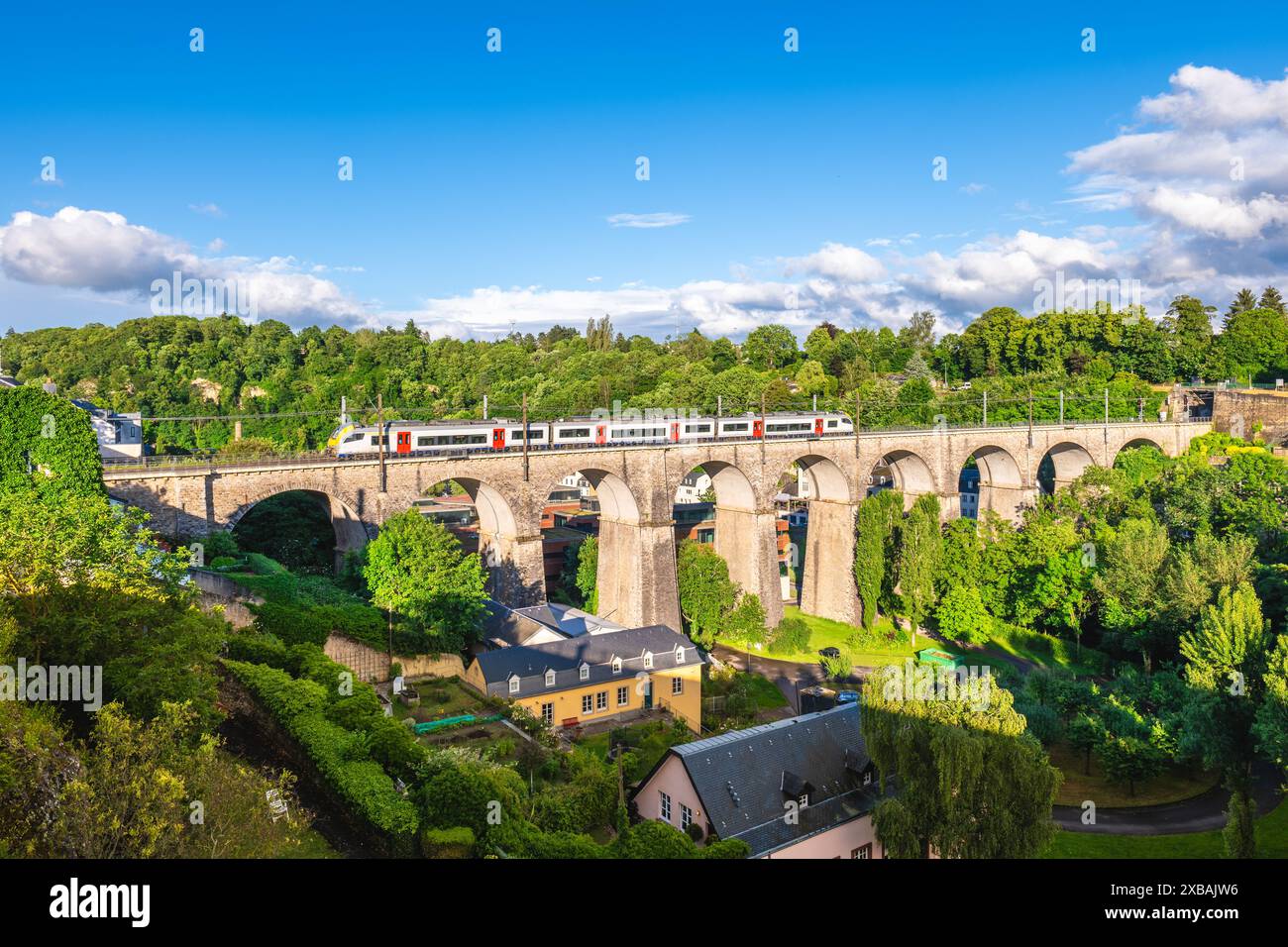 Die Passerelle, auch bekannt als das Luxemburger Viadukt, ist ein Viadukt in Luxemburg-Stadt im Süden Luxemburgs. Stockfoto