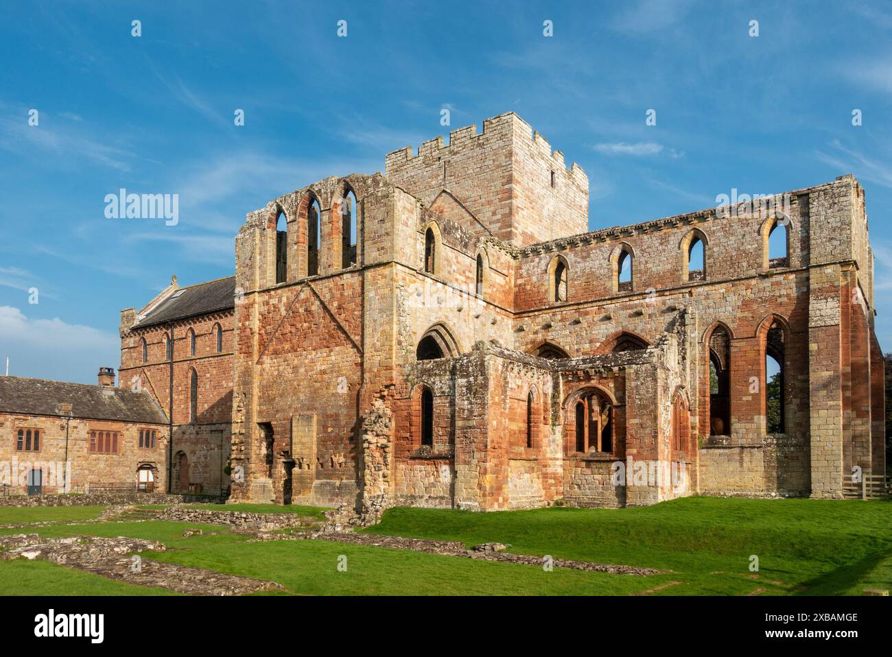 Lanercost Priory im frühen Sonnenlicht in Cumbria, England, Großbritannien Stockfoto