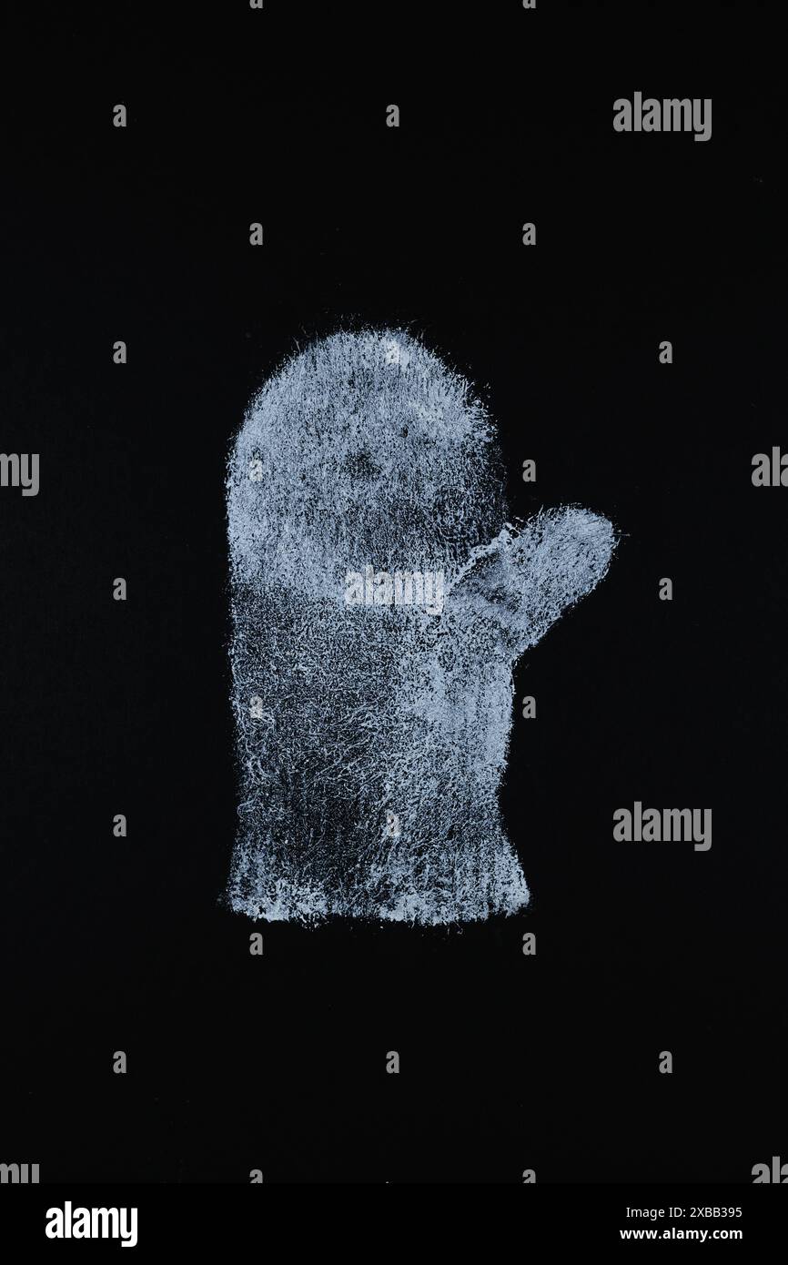 Illustration Monoprint von weißem Fuzzy Fäustling auf schwarzem Hintergrund. Stockfoto