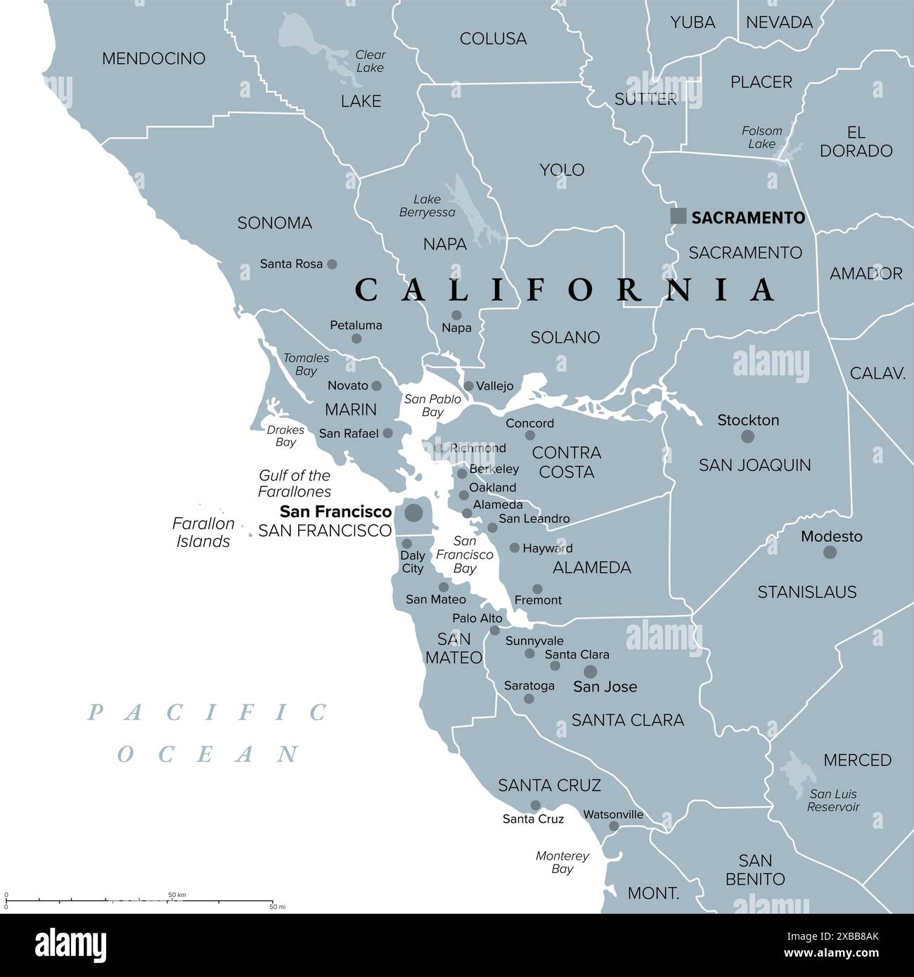 San Francisco Bay Area, Region des US-Bundesstaates Kalifornien, graue politische Karte mit Grafschaften und größten Städten. Stockfoto