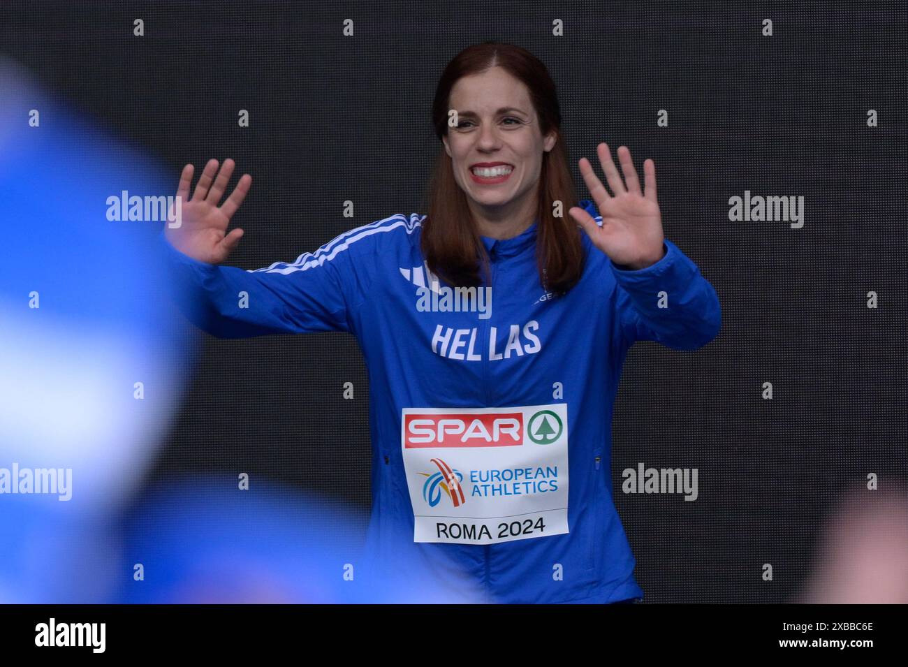 Silbermedaillengewinnerin Aikaterini Stefanidi vom Team Greece posiert für ein Foto während der Medaillenzeremonie für das Finale der Pole Vault der Frauen während der 26. Ausgabe der Leichtathletik-Europameisterschaft Rom 2024 im Olympiastadion in Rom, Italien - Dienstag, 11. Juni 2024 - Sport, Leichtathletik (Foto: Fabrizio Corradetti/LaPresse) Stockfoto