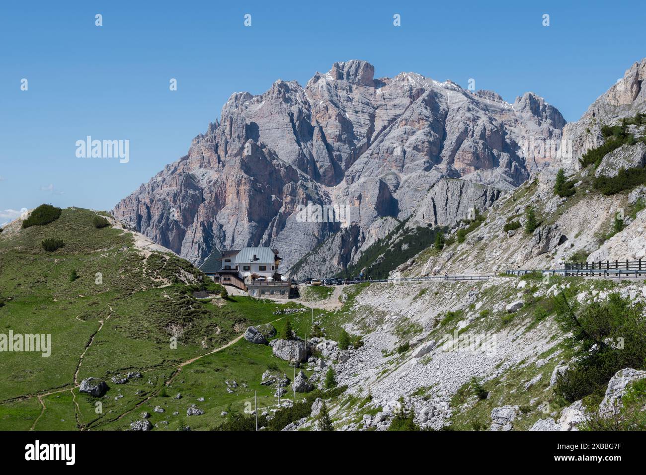 Valparola Pass im Sommer in den Dolomiten, Italien Stockfoto