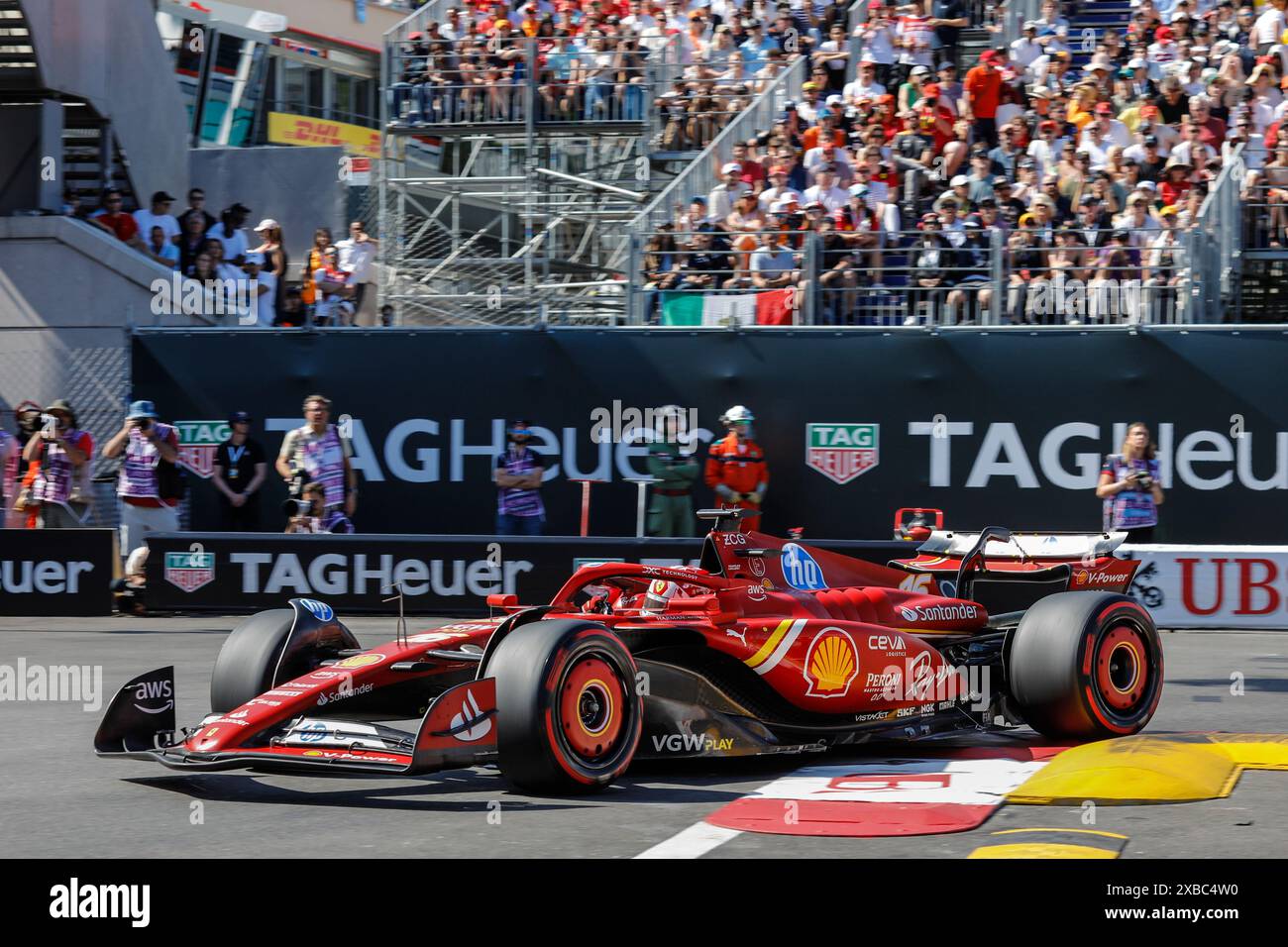 Monte Carlo, Fürstentum Monaco. Mai 2024. Formel 1 Grand Prix de Monaco auf dem Circuit de Monaco in Monte Carlo. Im Bild: Charles Leclerc (MON) von Scuderia Ferrari im Ferrari SF-24 während des Qualifying im Swimmingpool Chicane © Piotr Zajac/Alamy Live News Stockfoto