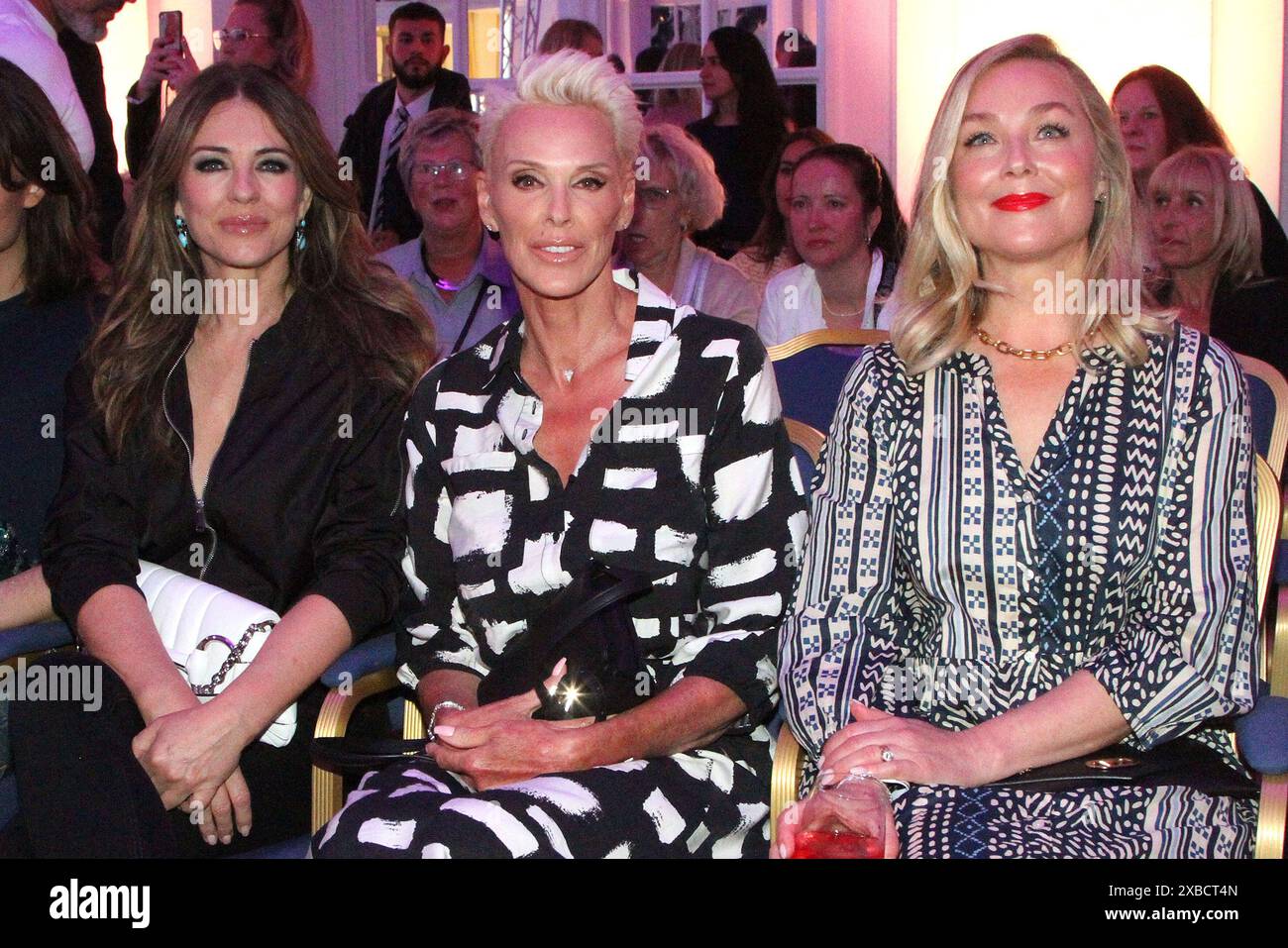Elizabeth Hurley, Brigitte Nielsen und Elisabeth Roehm bei der „Ernsting's Family Fashionshow“ am 11.06.2024 in Hamburg Stockfoto