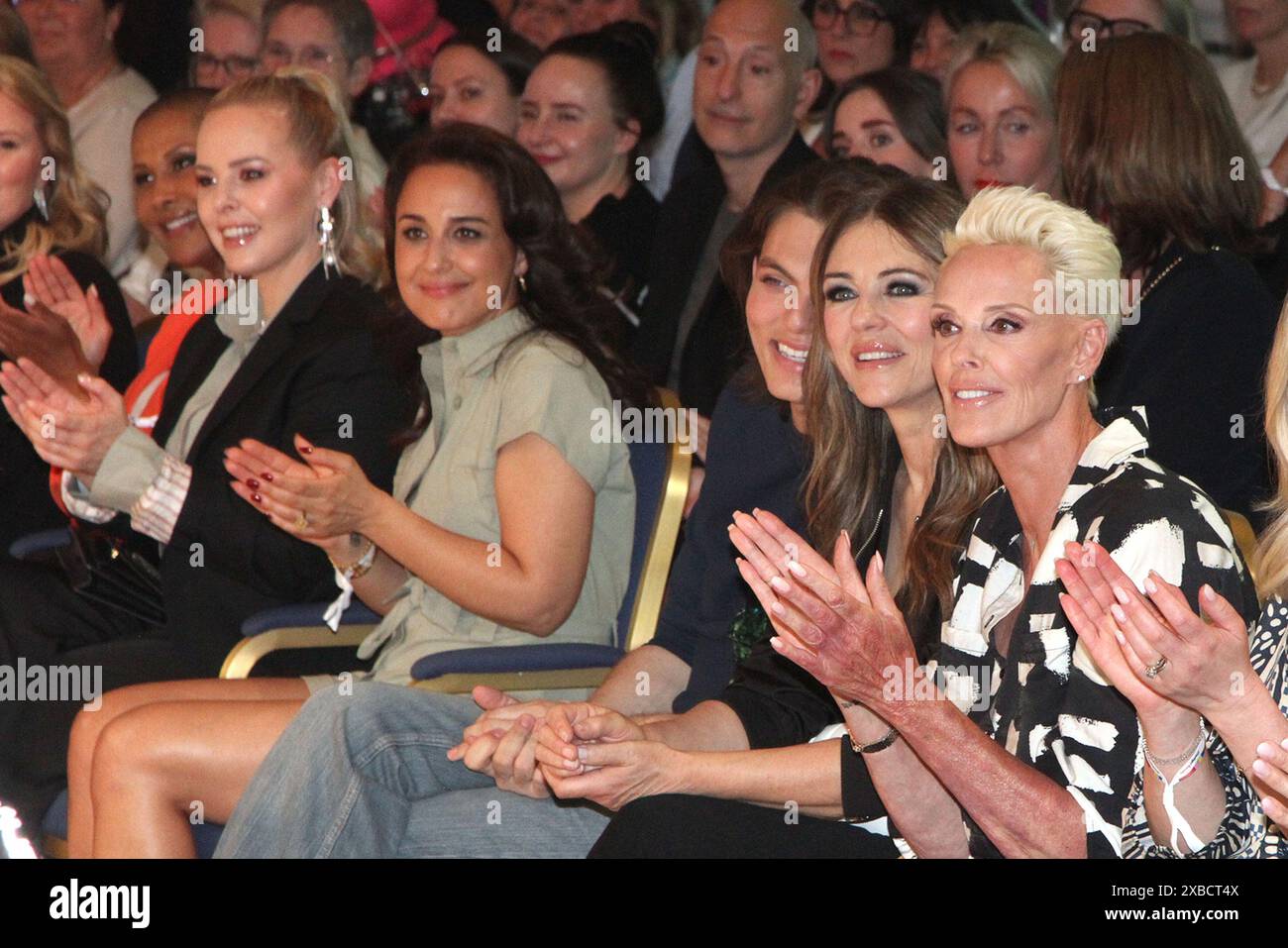 Isabel Edvardsson, Nina Moghaddam, Damian Hurley, Elizabeth Hurley und Brigitte Nielsen bei der „Ernsting's Family Fashionshow“ am 11.06.2024 in Hambu Stockfoto