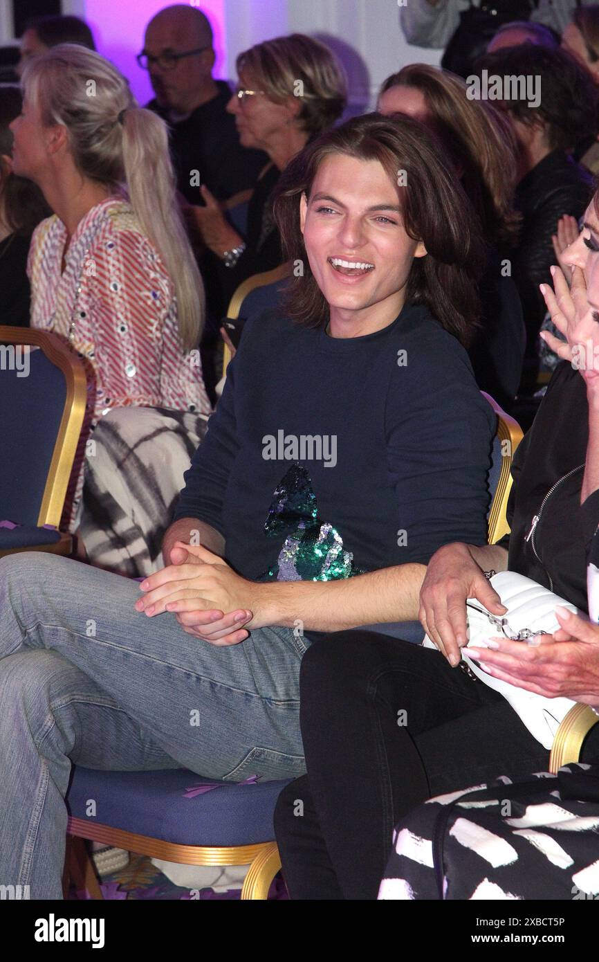 Damian Hurley bei der 'Ernsting's Family Fashionshow' am 11.06.2024 in Hamburg Stockfoto