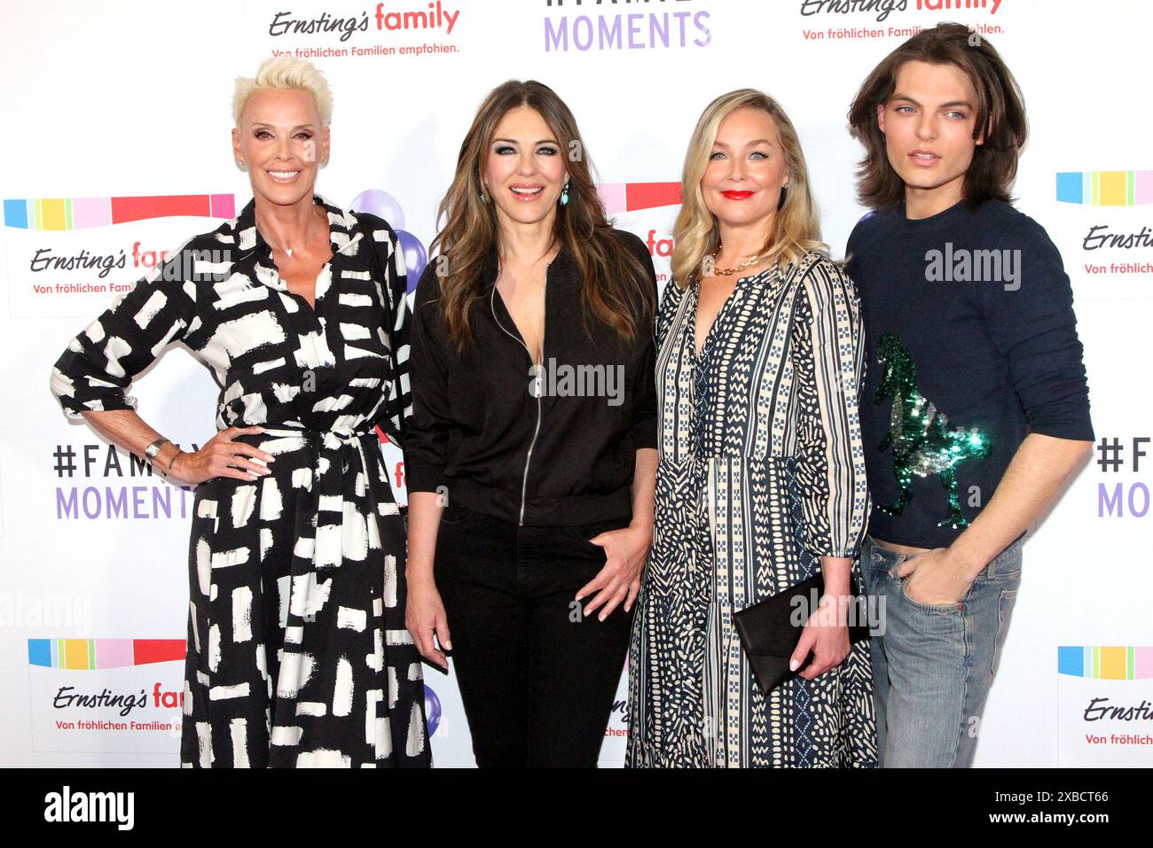 Brigitte Nielsen, Elizabeth Hurley, Elisabeth Roehm und Damian Hurley bei der „Ernsting's Family Fashionshow“ am 11.06.2024 in Hamburg Stockfoto