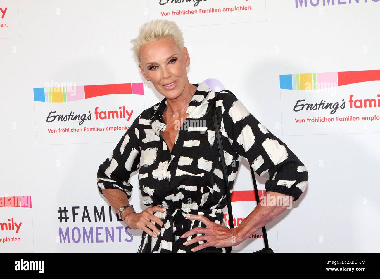 Brigitte Nielsen bei der „Ernsting's Family Fashionshow“ am 11.06.2024 in Hamburg Stockfoto