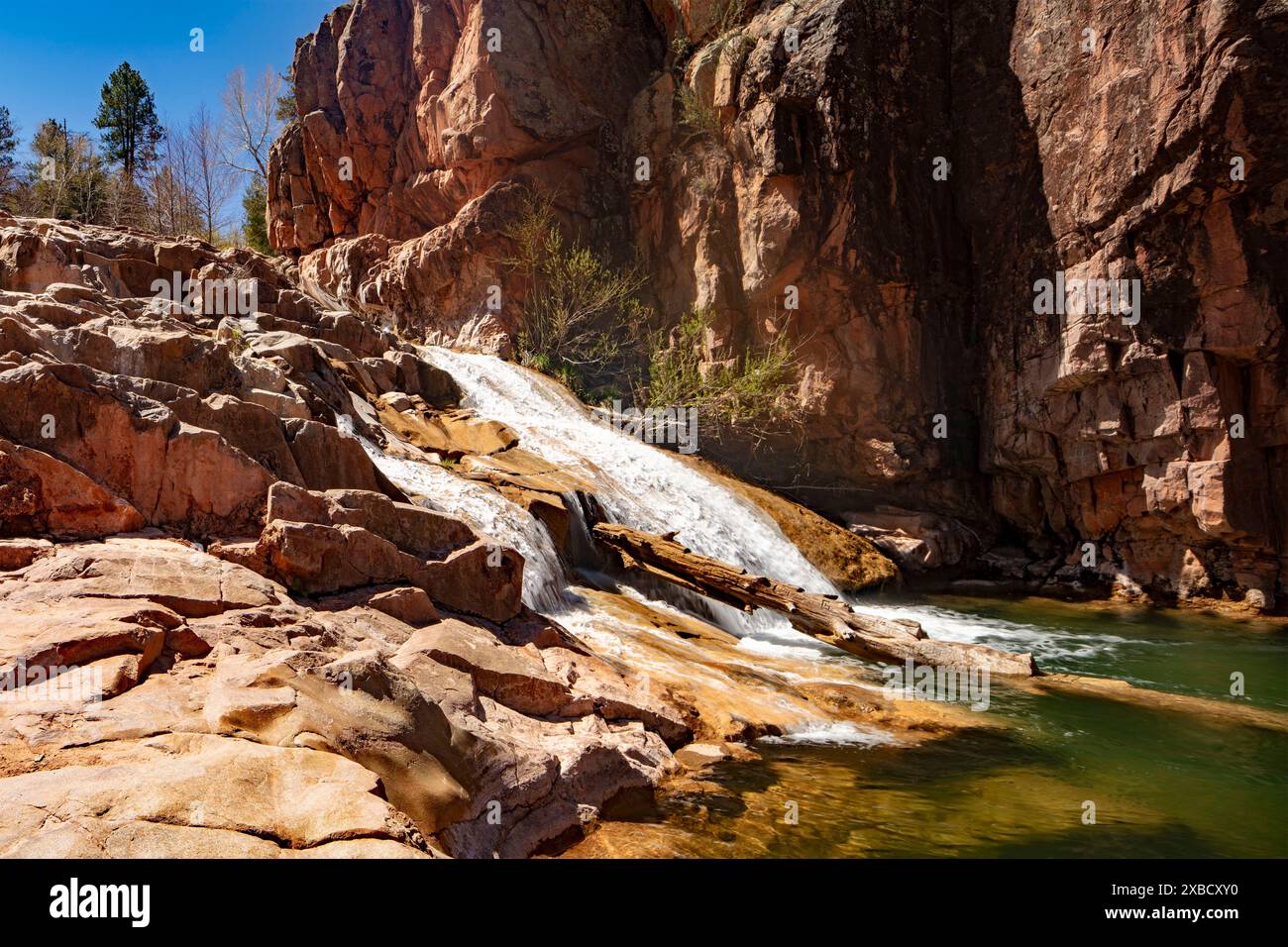 Wundervolle Wasserfälle entlang des herrlichen Water Wheel Falls Wander Trail in der Nähe von Peyson, Arizona (USA). Verführerisch, Erstaunlich, Atemberaubend, Fesselnd, Stockfoto