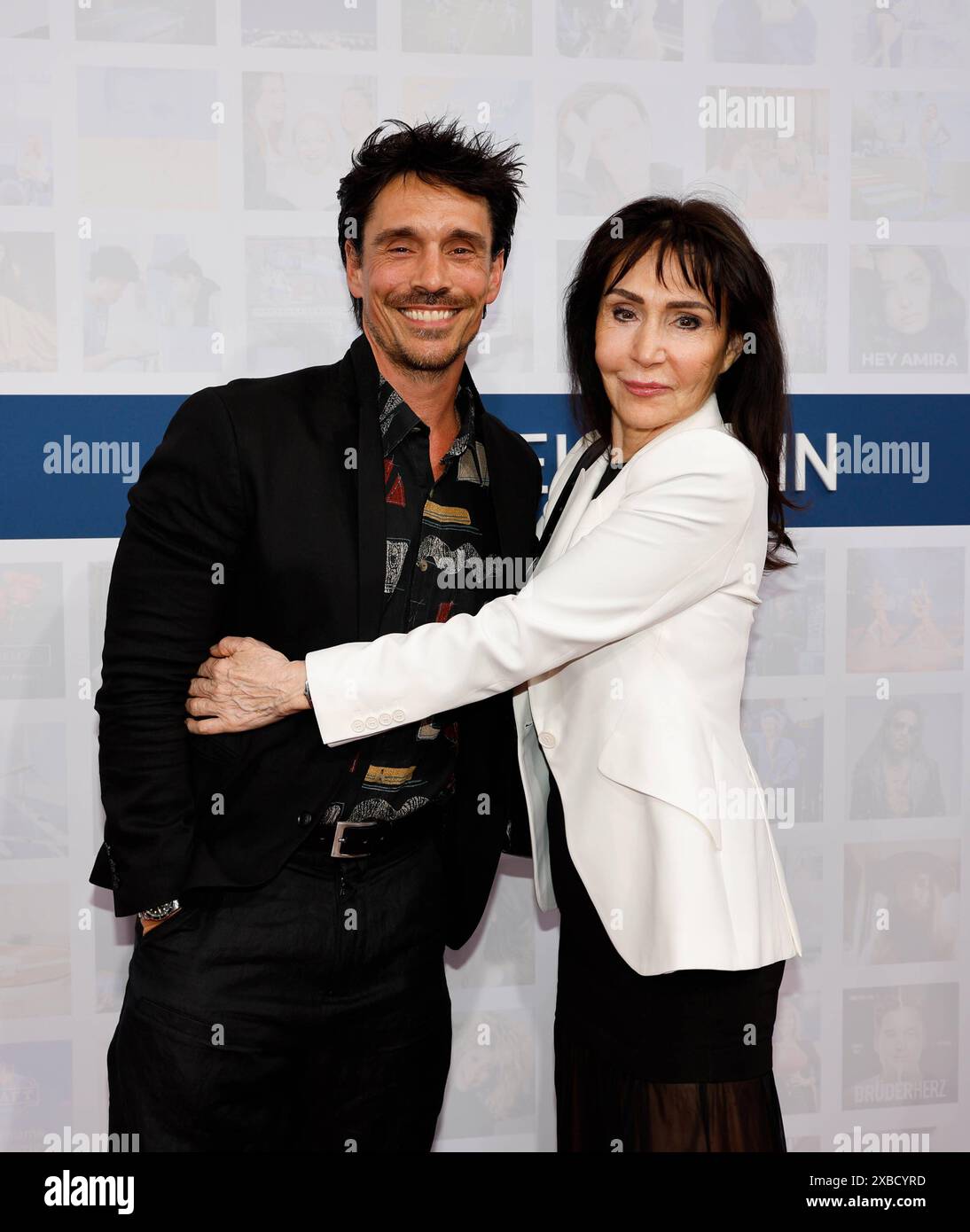Philipp Christopher, Begleitung bei der Bertelsmann Sommerparty in der Bertelsmann Repräsentanz Berlin. *** Philipp Christopher, Escort bei der Bertelsmann Sommerparty bei der Bertelsmann Repräsentanz in Berlin Stockfoto