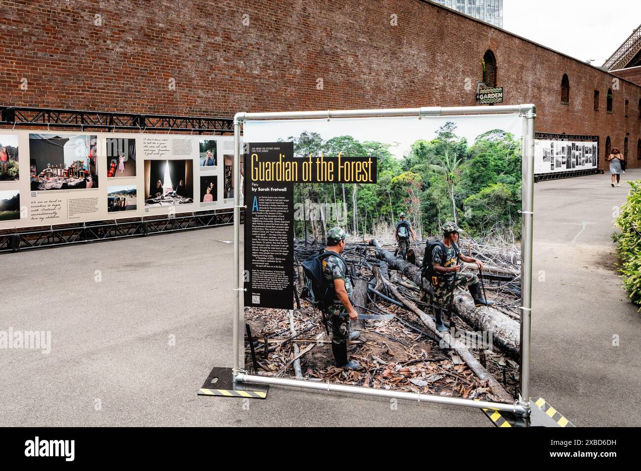 Fotoausstellung im Brooklyn Bridge Park in New York City. Stockfoto