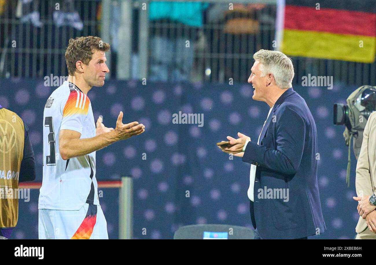 Thomas Müller, Müller, DFB 13 Bastian SCHWEINSTEIGER, Co-Moderator ARD nach dem Freundschaftsspiel DEUTSCHLAND - UKRAINE DEUTSCHLAND - UKRAINE in Vorbereitung auf die Europameisterschaft 2024 am 3. Juni 2024 in Nürnberg. Fotograf: Peter Schatz Stockfoto