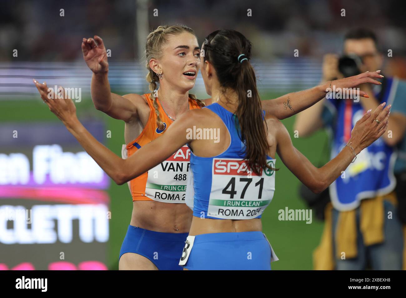 Rom, Italien 11.06.2024: Diane VAN es, Silbermedaille Nadia BATTOCLETTI tritt an und gewinnt Goldmedaille während des 10000m langen Frauenfinales in European Athletics Cha Stockfoto