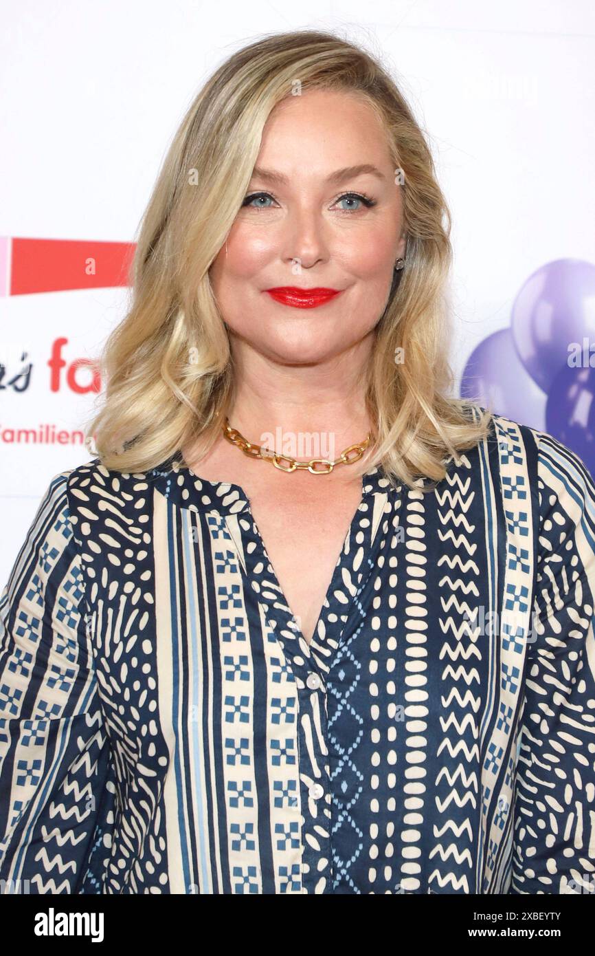 Elisabeth Röhm bei der Ernsting's Family Fashion Show 2024 im Hotel Atlantic. Hamburg, 11.06.2024 *** Elisabeth Röhm auf der Ernsting s Family Fashion Show 2024 im Hotel Atlantic Hamburg, 11 06 2024 Foto:xgbrcix/xFuturexImagex enrstings 4677 Stockfoto