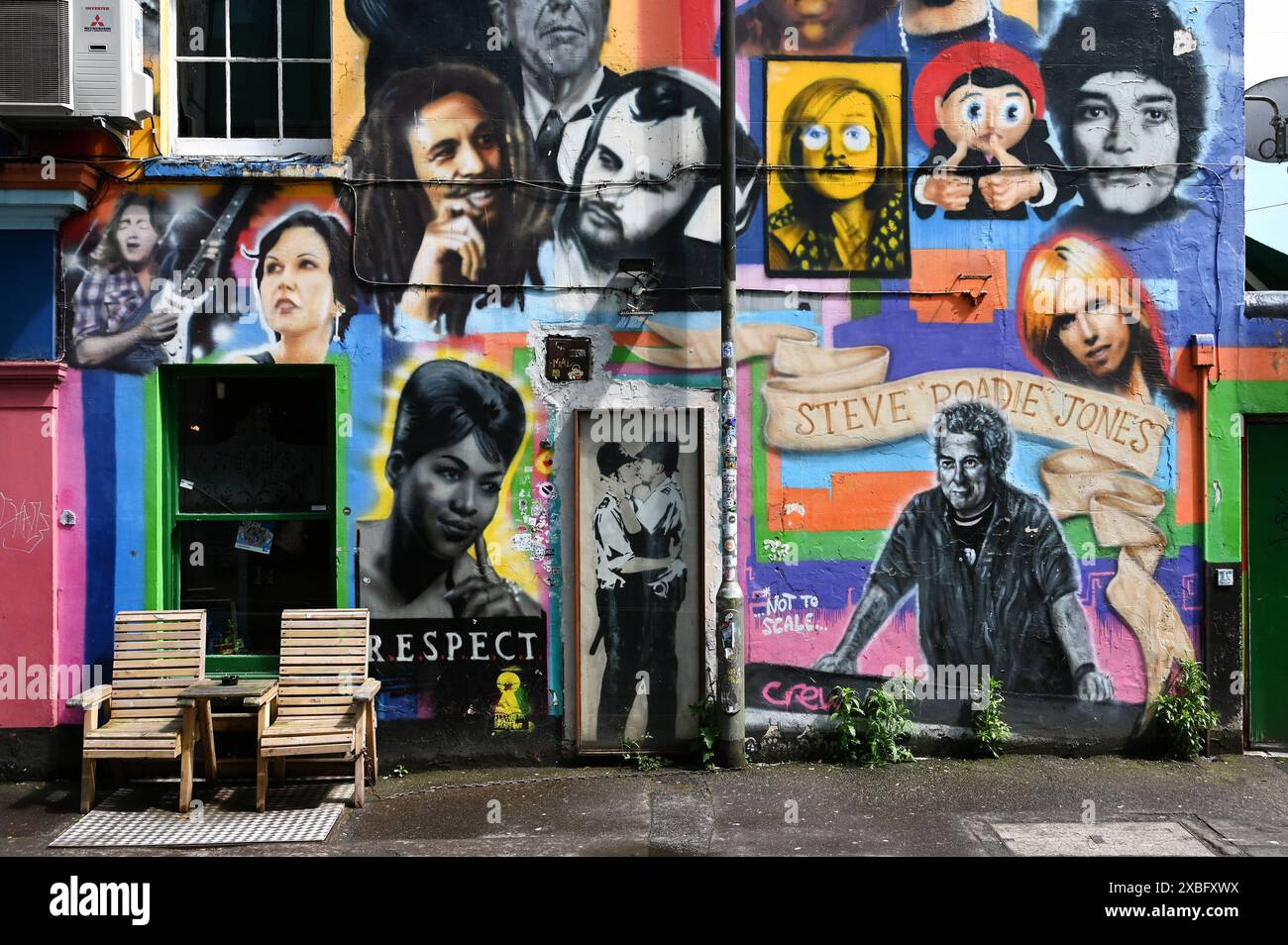 Pub The Prince Albert mit Graffitis von verstorbenen Musikern, North Laine, Brighton, England *** Pub The Prince Albert mit Graffiti verstorbener Musiker, North Laine, Brighton, England Stockfoto