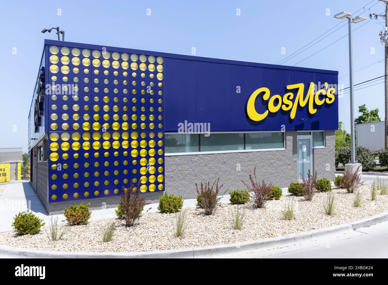 CosMc's ist ein neues, kleinformatiges Restaurant, das McDonald's gehört. Es ist ein Drive-Thru-Konzept und derzeit der einzige Laden in Illinois. Stockfoto