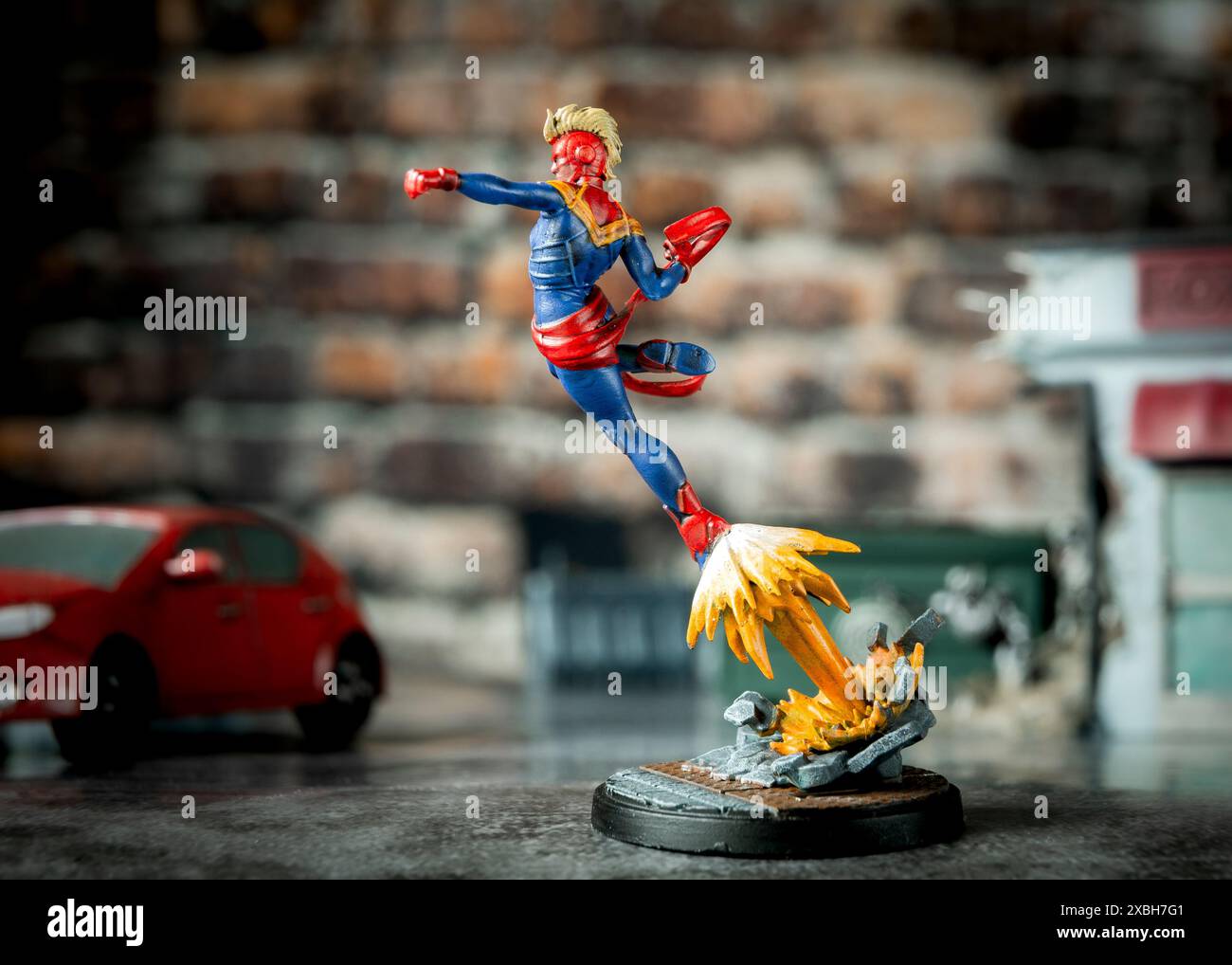 Captain Marvel Cosmic Avenger, Carol Danvers, malte Marvel Crisis Protocol Figur, Atomic Mass Games © Clarissa Debenham / Alamy Stockfoto