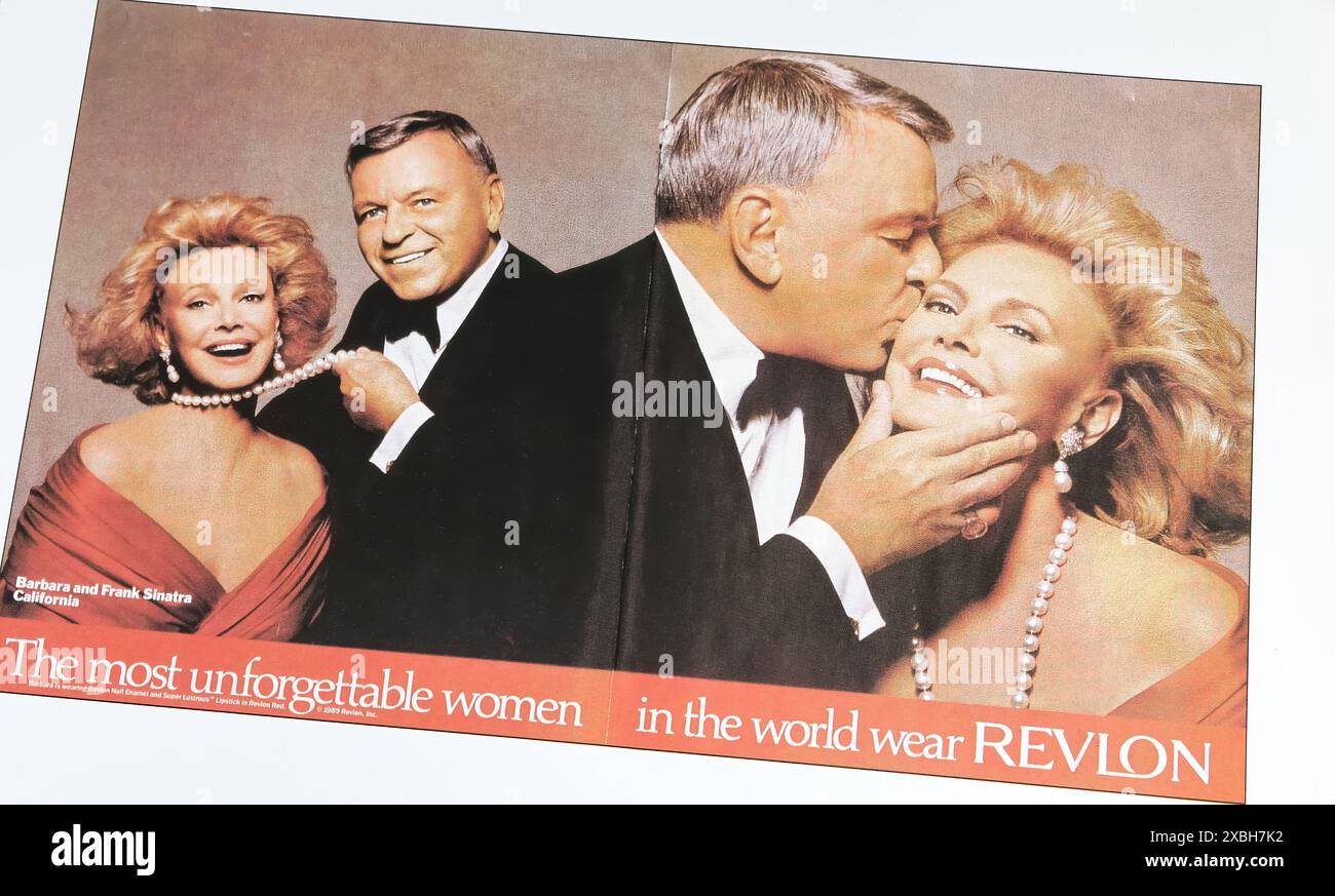 Viersen, Deutschland - 9. Mai. 2024: Zeitschrift Revlon Advertising mit Frank Sinatra und Frau Barbara von 1989 Stockfoto