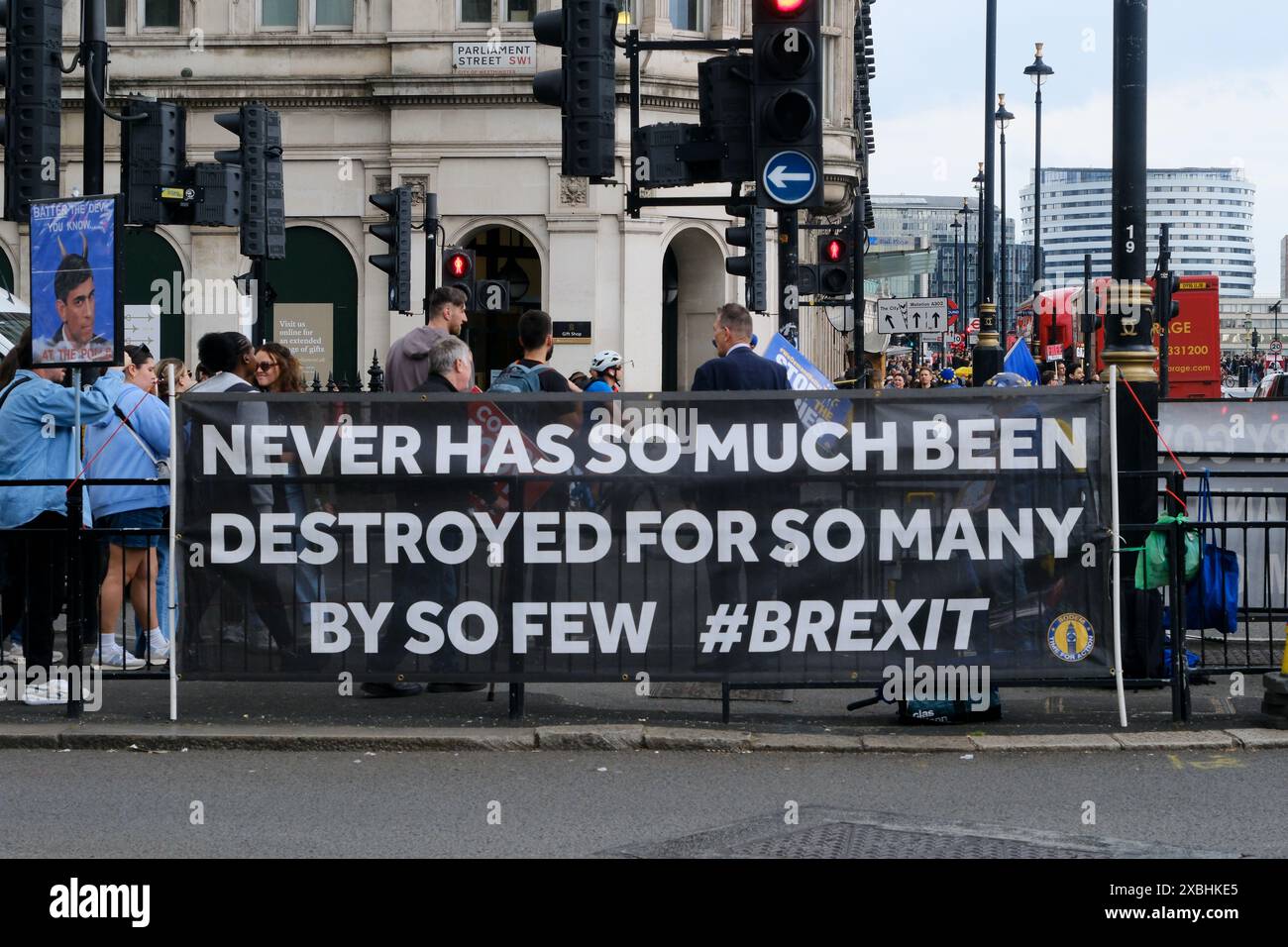 Westminster, London, Großbritannien. Juni 2024. Parlamentswahlen in Großbritannien: Demonstranten gegen die Konservativen in Westminster. Quelle: Matthew Chattle/Alamy Live News Stockfoto