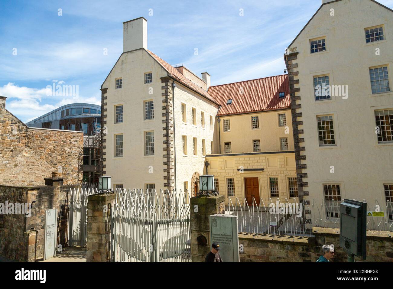 Queensberry House ist ein Gebäude aus dem 17. Jahrhundert, das heute unter Denkmalschutz der Kategorie A steht. Auf der Südseite des Canongate, Edinburgh Stockfoto