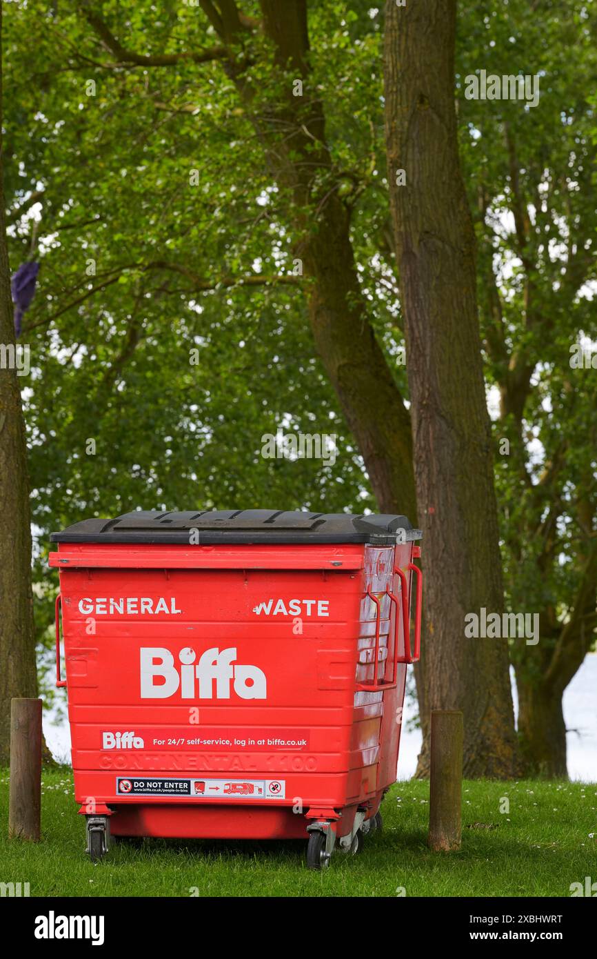 Eine Biffa-Mülltonne am Rutland Water Lake, England. Stockfoto