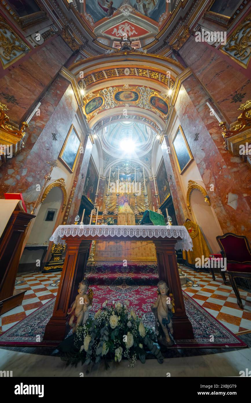 05.27.24 Malta Mdina. Das wunderschöne maltesische Barockinnere der Verkündigungskirche, auch bekannt als Karmeliterkirche, ist eine barocke Kirche der P. Stockfoto