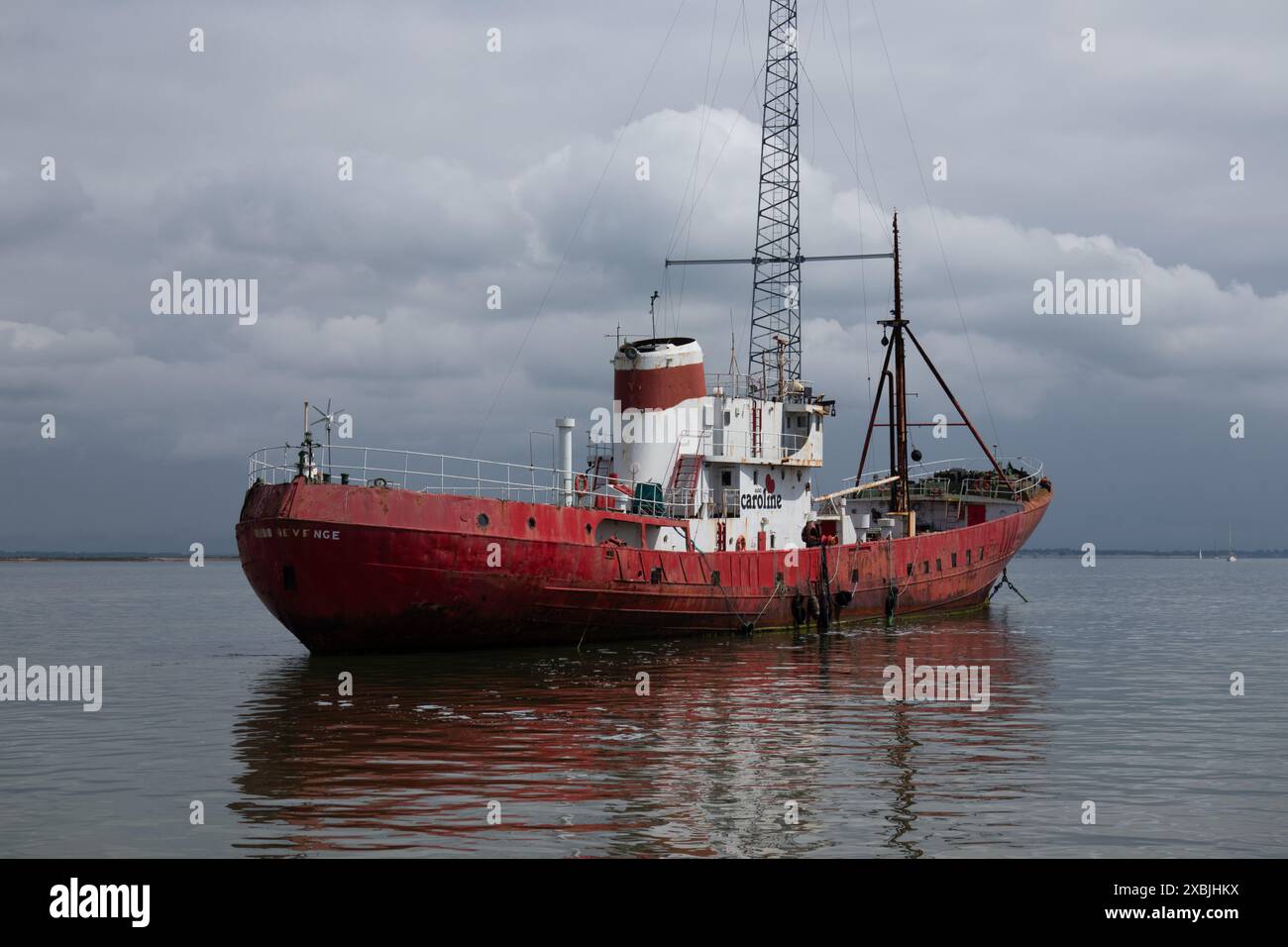 Radio Caroline Schiff liegt im River Blackwater Essex England. 1964-1967 war die Blütezeit von Radio Caroline und British Offshore Radio Stockfoto