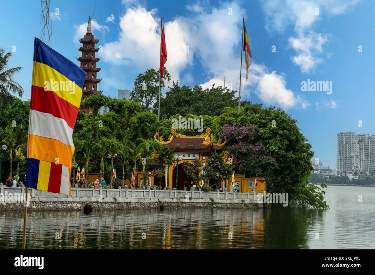 Verlockende, erstaunliche Trấn Quốc-Pagode, Chùa Trấn Quốc, Pagode des Trấn Quốc-Tempels, Ơn der See, Hanoi, Vietnam. Architektur, Arrangement, komplex, Stockfoto