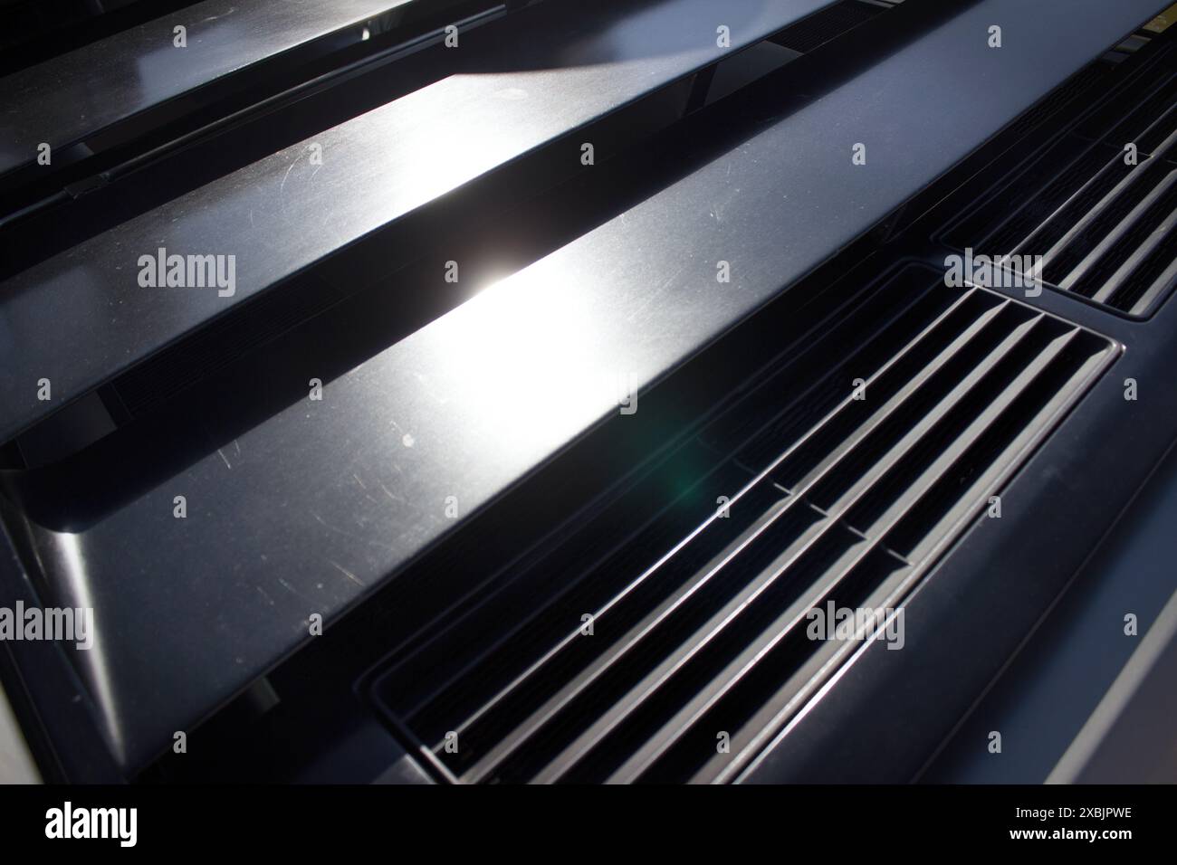 Zurück in die 80er Jahre mit diesem Foto der hinteren Luftdüsen eines DMC DeLorean. Stockfoto