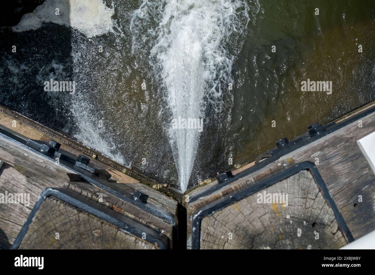 Allington Lock am River Medway, mit dem 1930er-Wehr Stockfoto