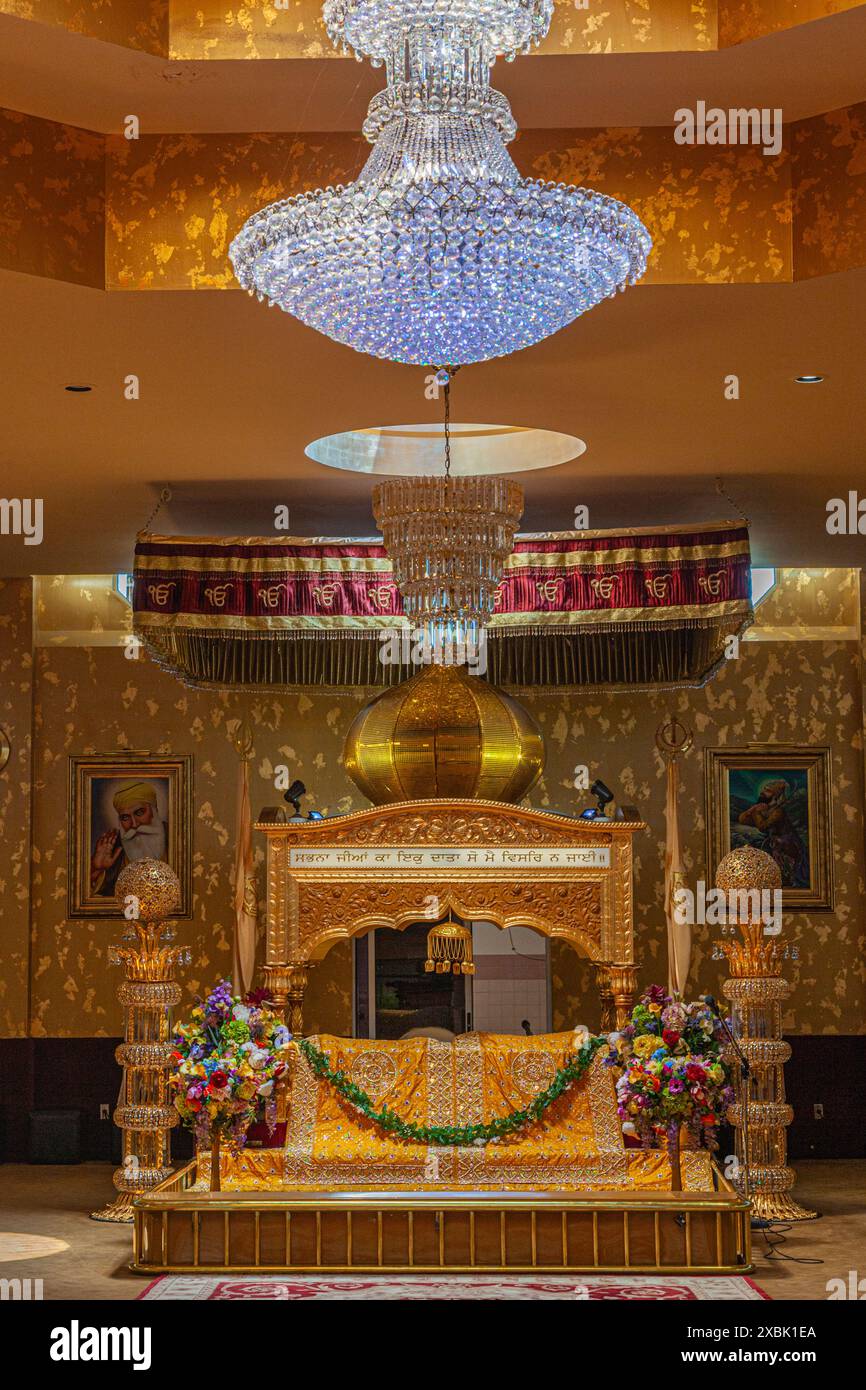 Innenraum des Gebetssaals im Gurdwara Nanak Niwas Indian Temple in Richmond British Columbia Kanada Stockfoto