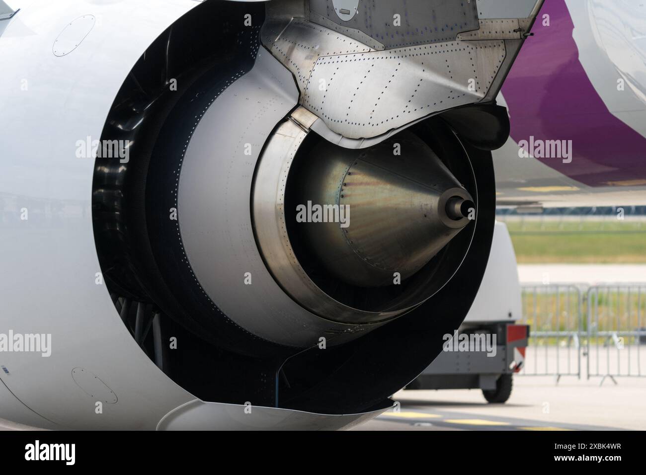 Detail des Turbofanstrahlmotors (Düse), Nahaufnahme. Stockfoto