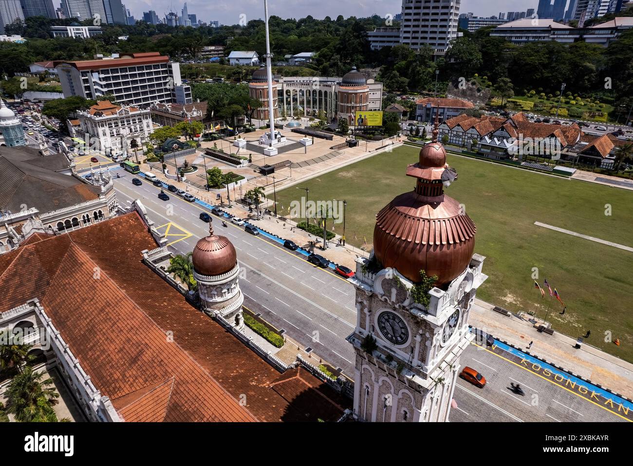 Ein Blick aus der Vogelperspektive auf das Sultan Abdul Samad Gebäude oder den Merdeka Platz im Stadtzentrum Stockfoto