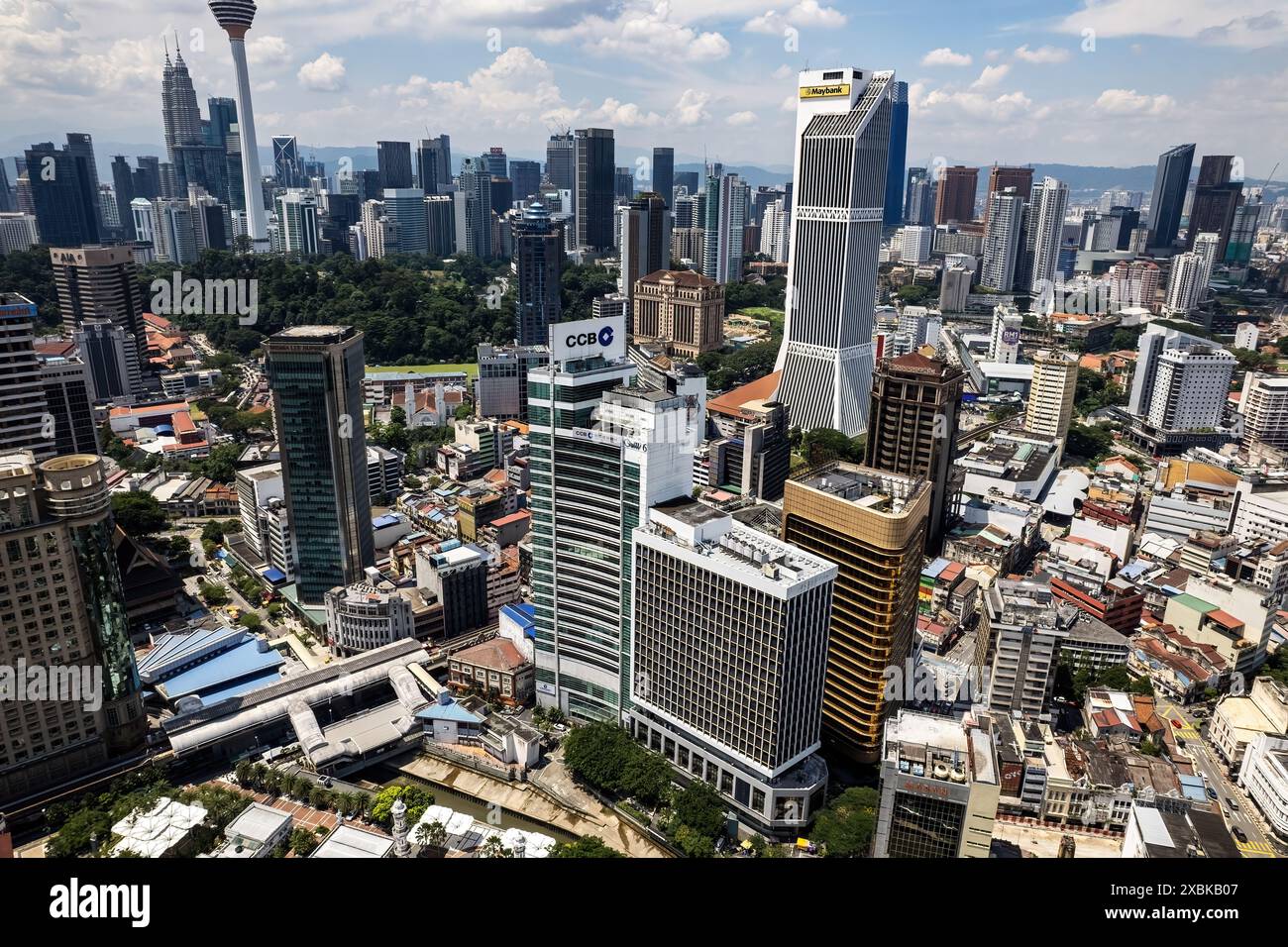 Ein Blick auf die Wolkenkratzer in der Altstadt von Kuala Lumpur, Malaysia Stockfoto