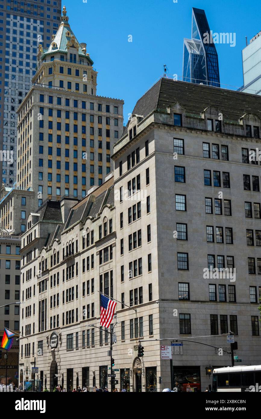 Bergdorf Goodman ist ein luxuriöses Kaufhaus an der Fifth Avenue in New York City, USA 2024 Stockfoto